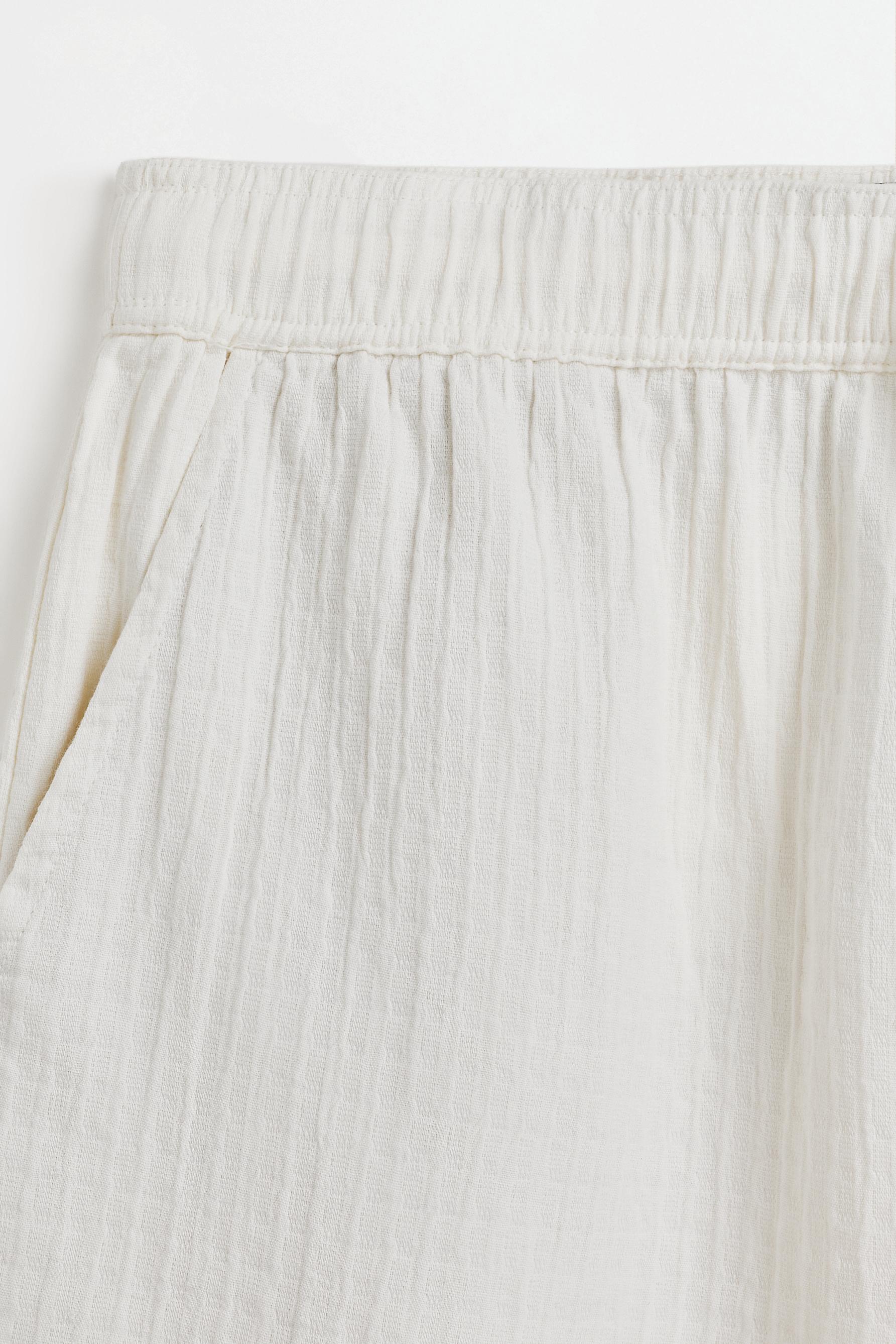 Textured jogger Bermuda shorts — WHITE