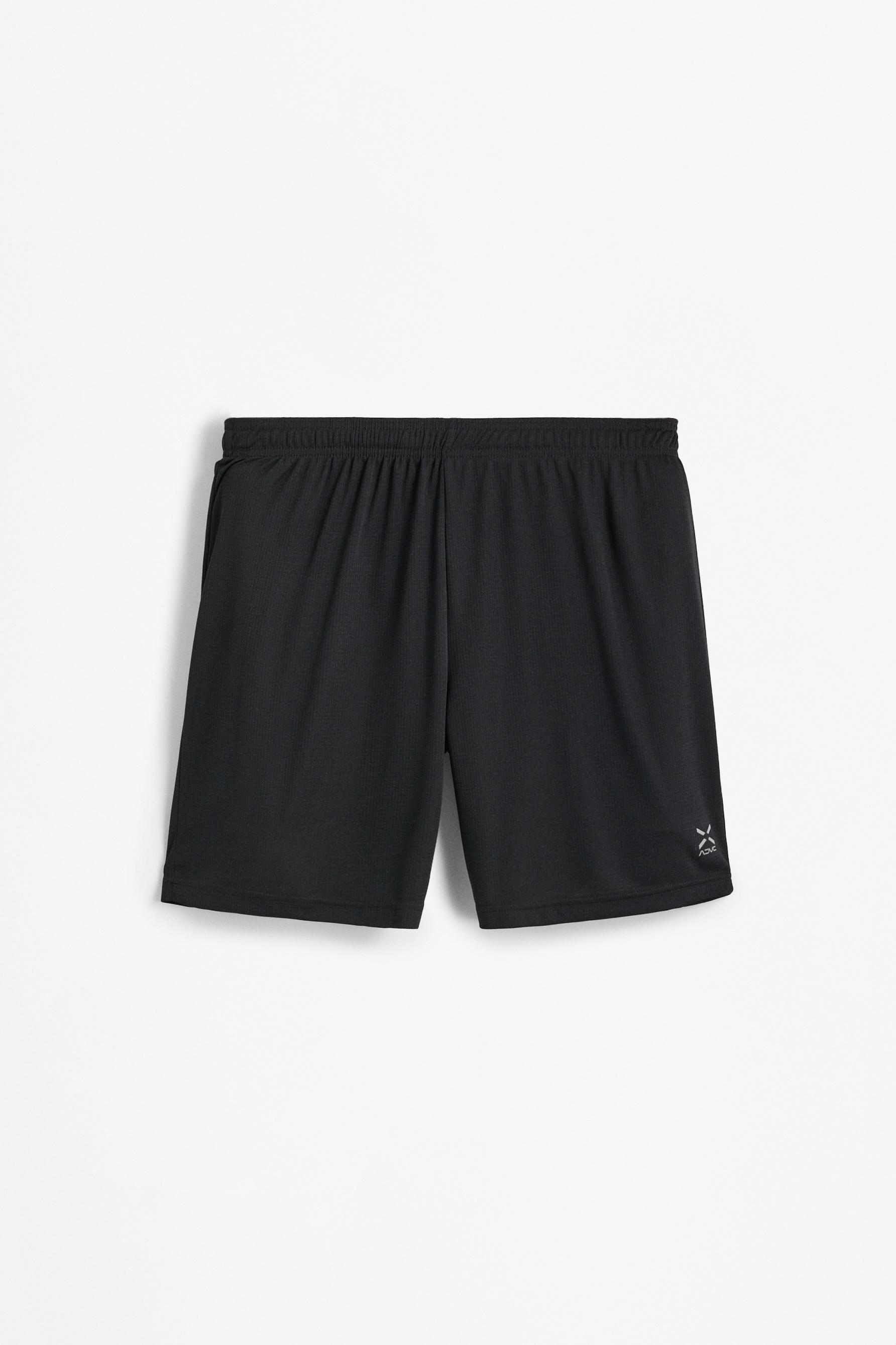 Bermuda sports shorts — BLACK