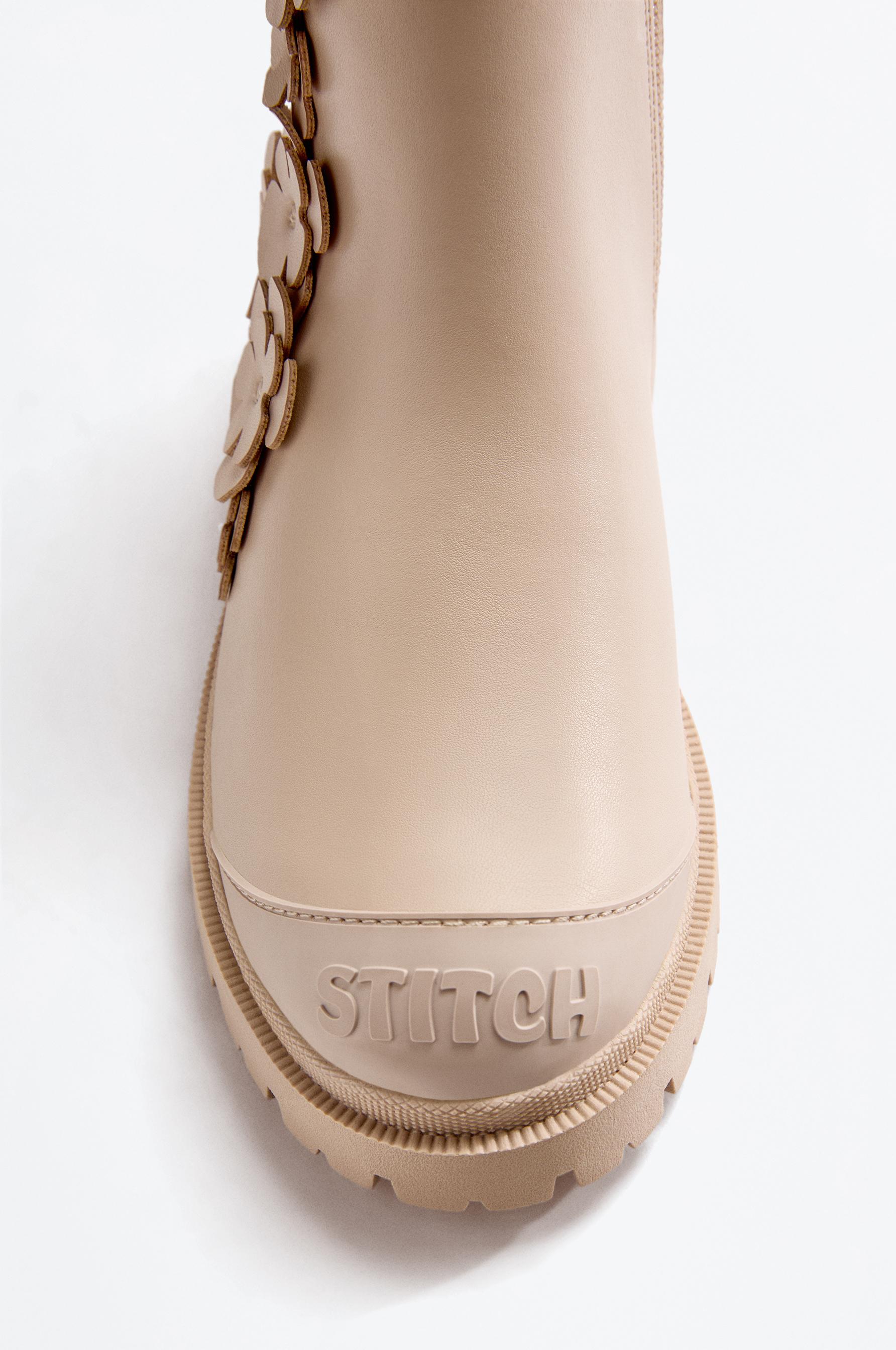 Stitch Chelsea boots with floral detail — BEIGE