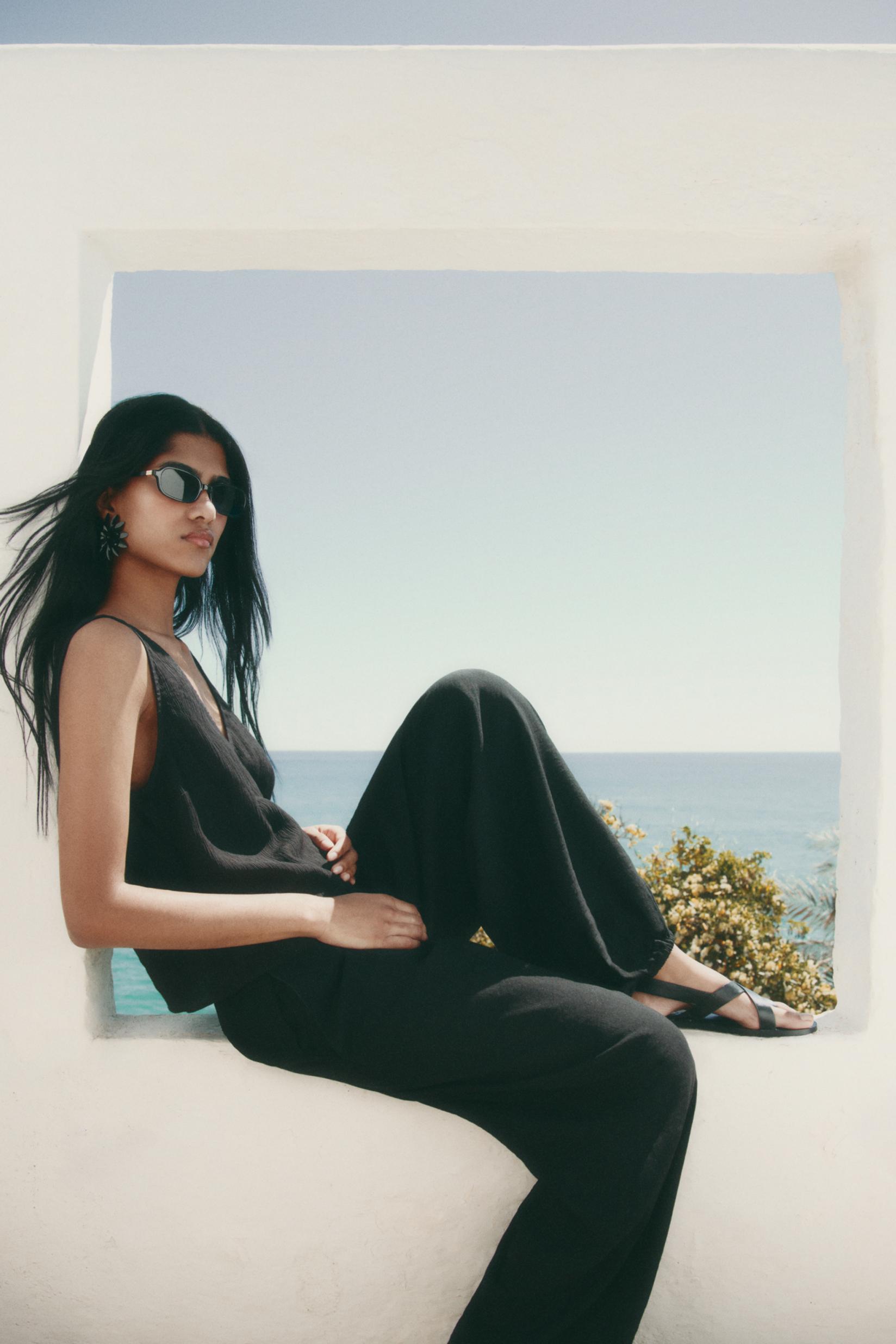 Textured jogging trousers — BLACK