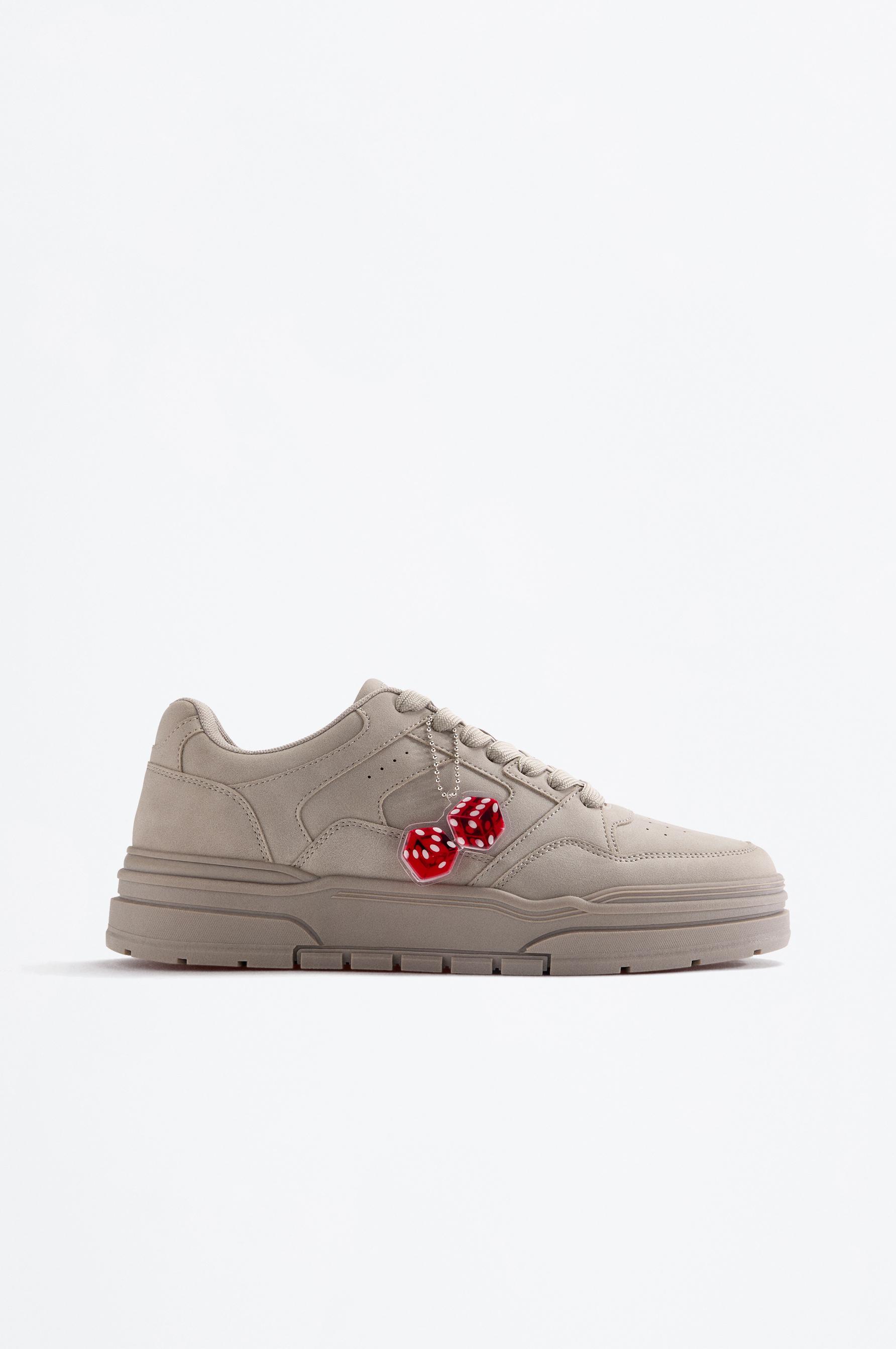 Retro sneaker with dice detail — GREY