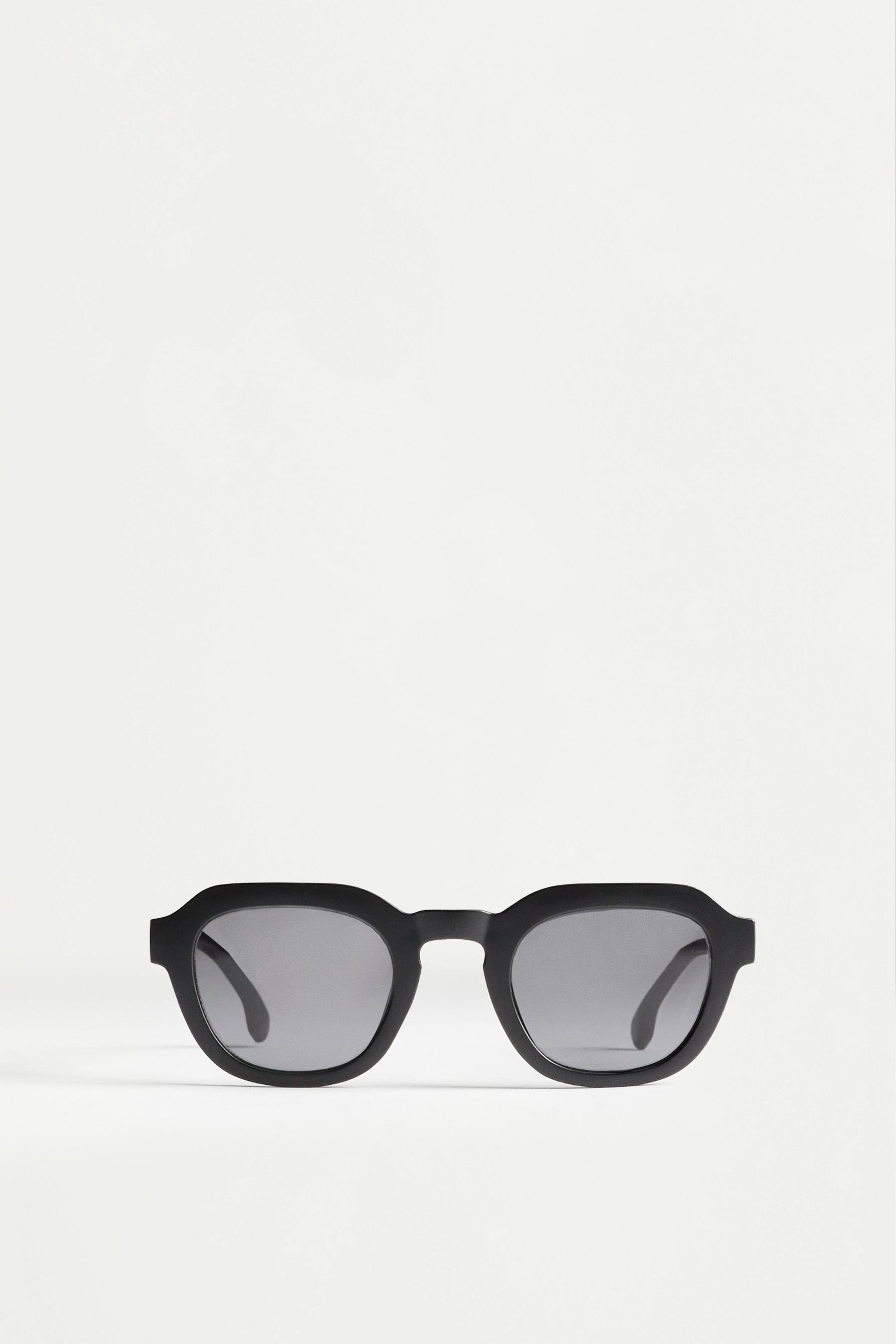Semi-square sunglasses — BLACK