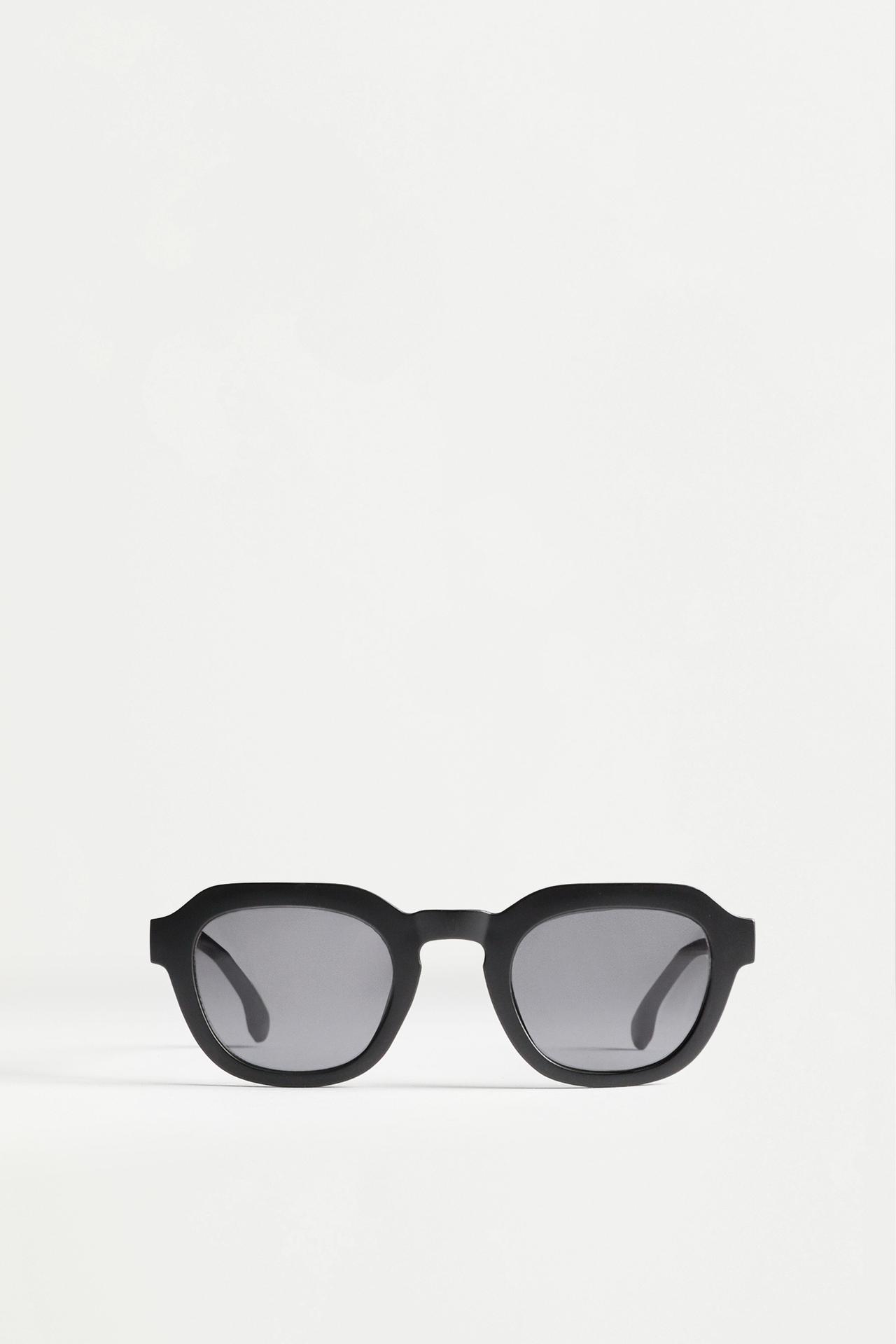 Semi-square sunglasses — BLACK