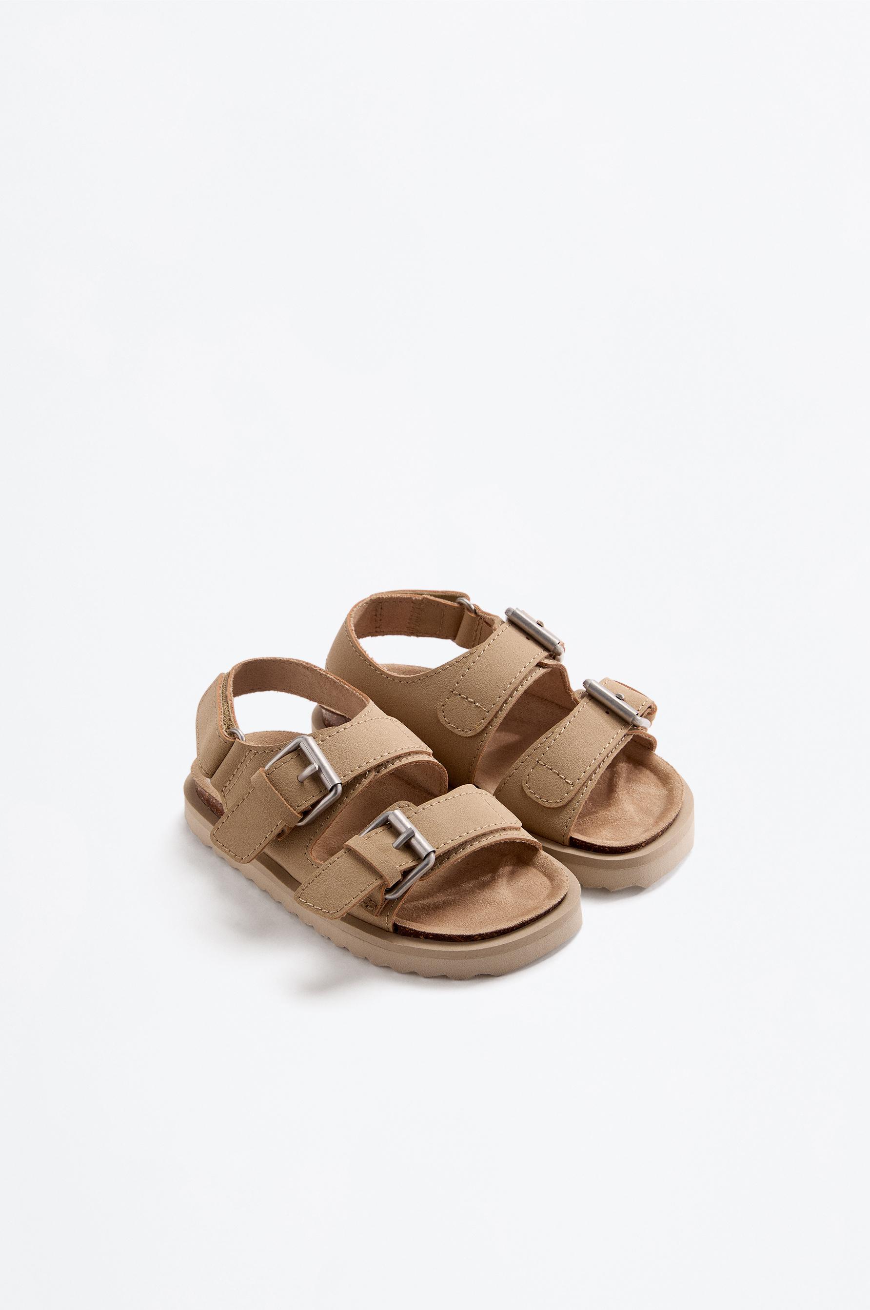 BUCKLE SANDALS — BROWNISH TONE