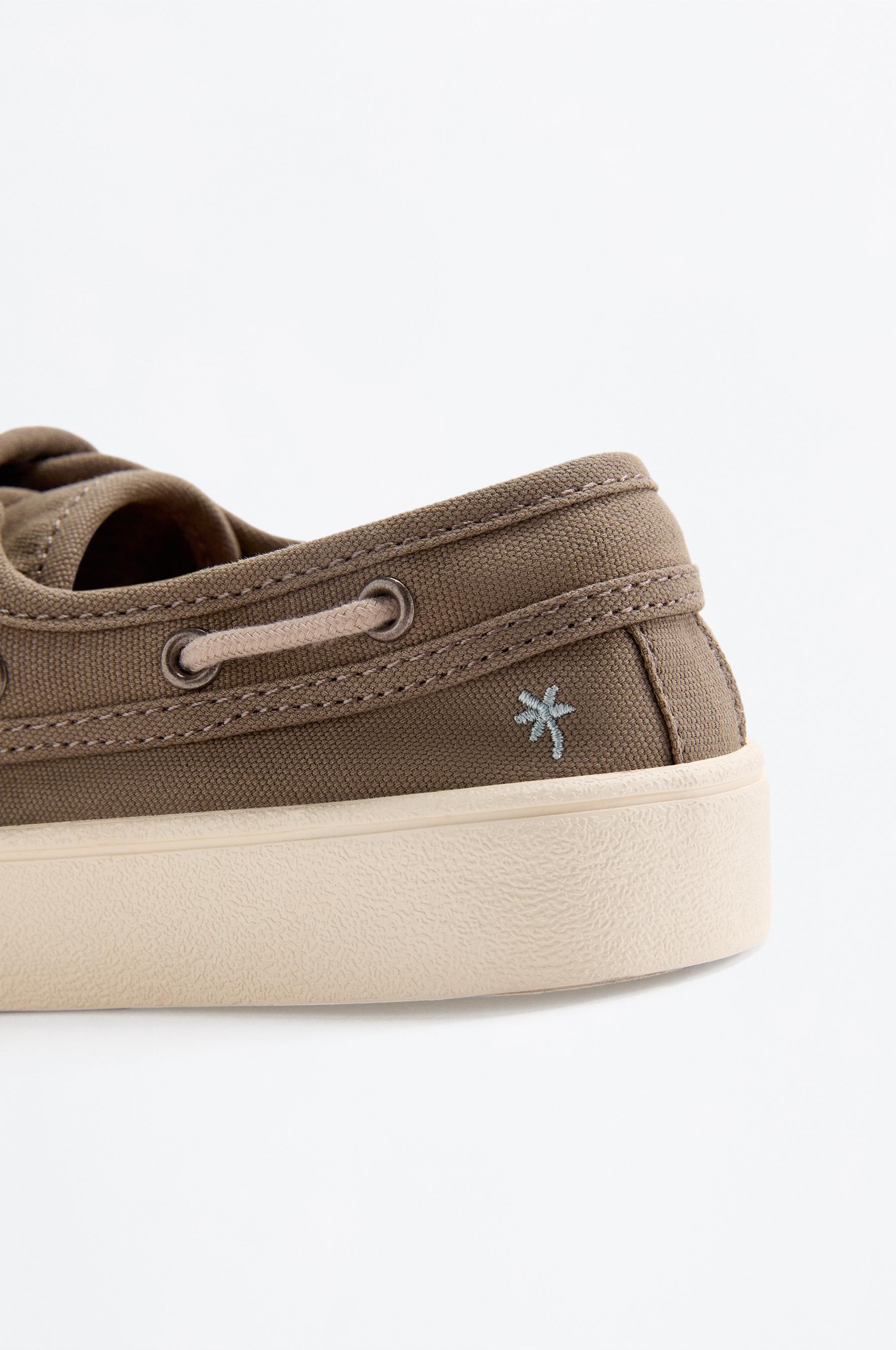 CASUAL BOAT SHOE — KHAKI