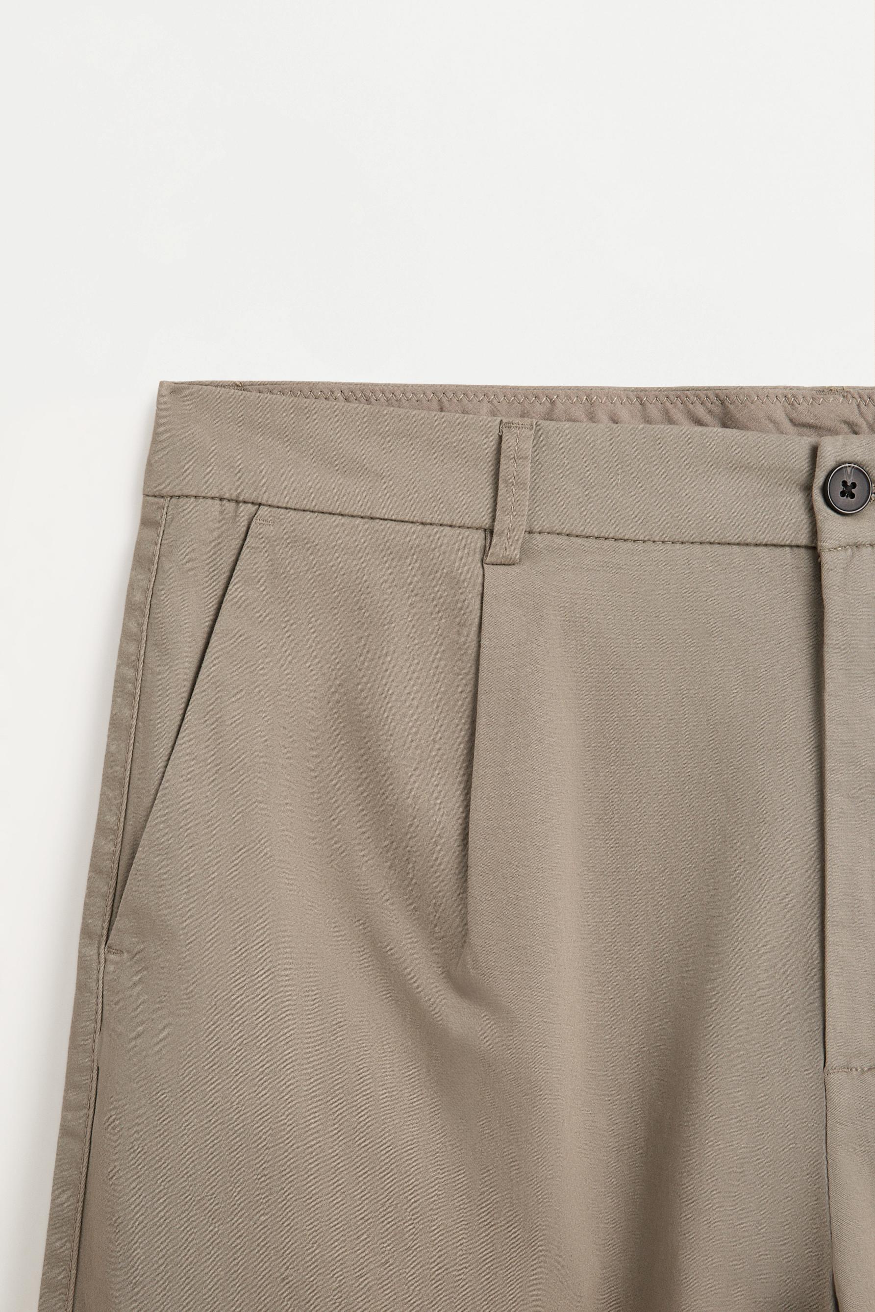 Pleated chino Bermuda shorts — GREEN
