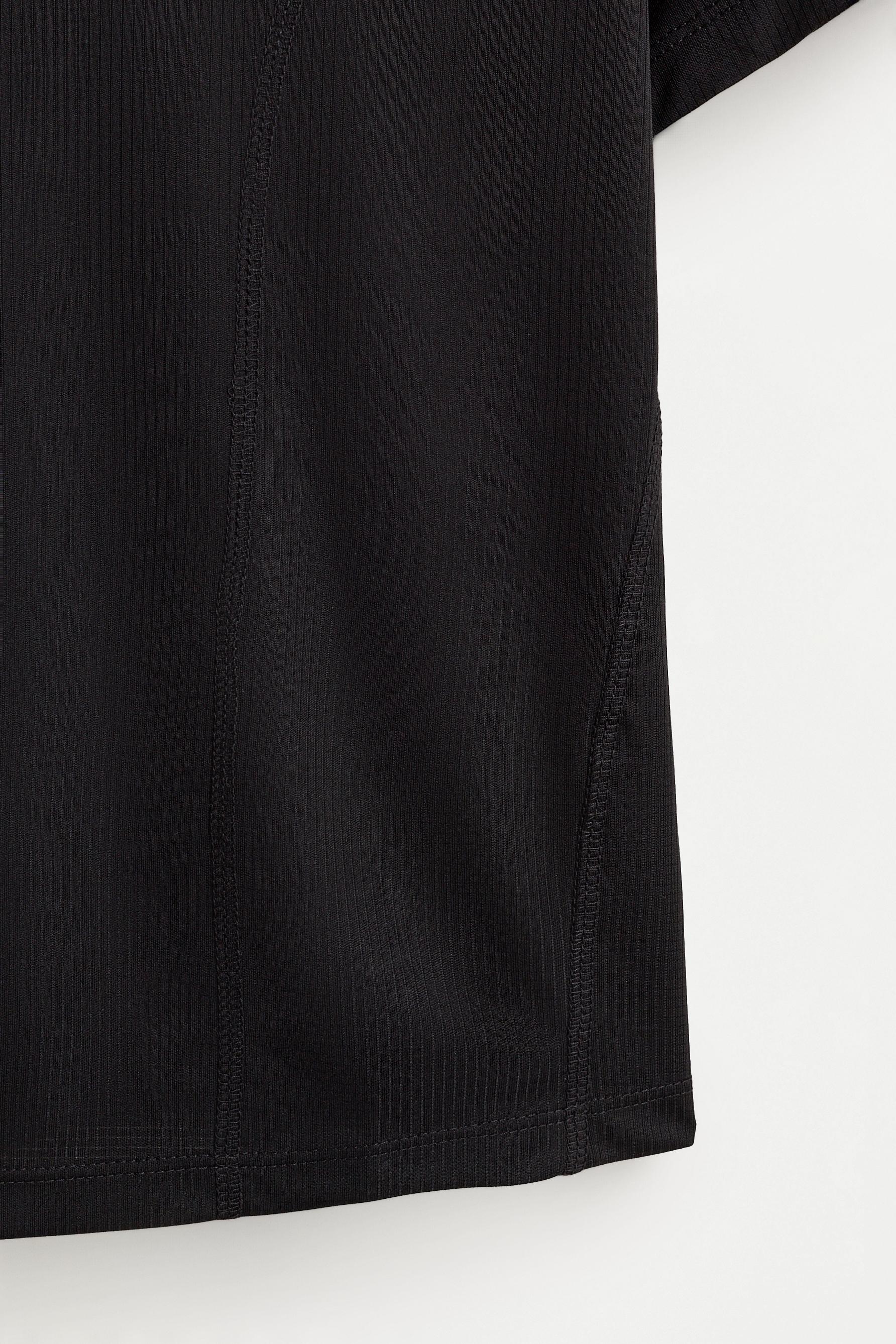 Seamed sports T-shirt — BLACK