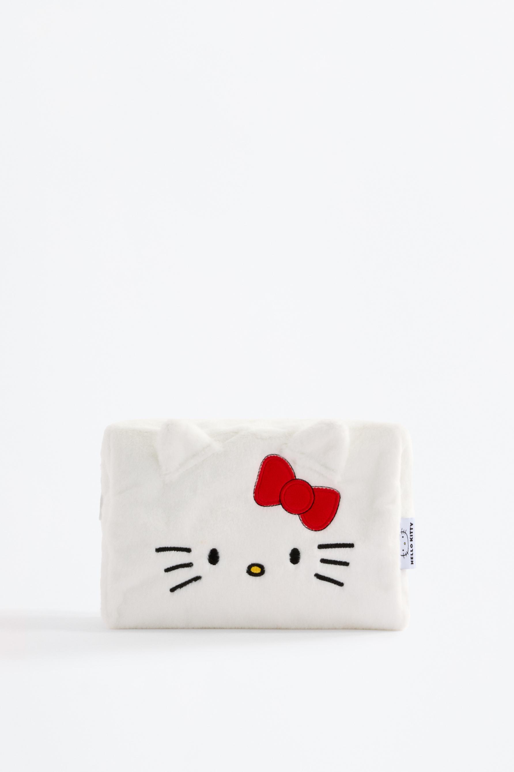 Hello Kitty ©SANRIO faux fur toiletry bag - | LEFTIES Saudi Arabia