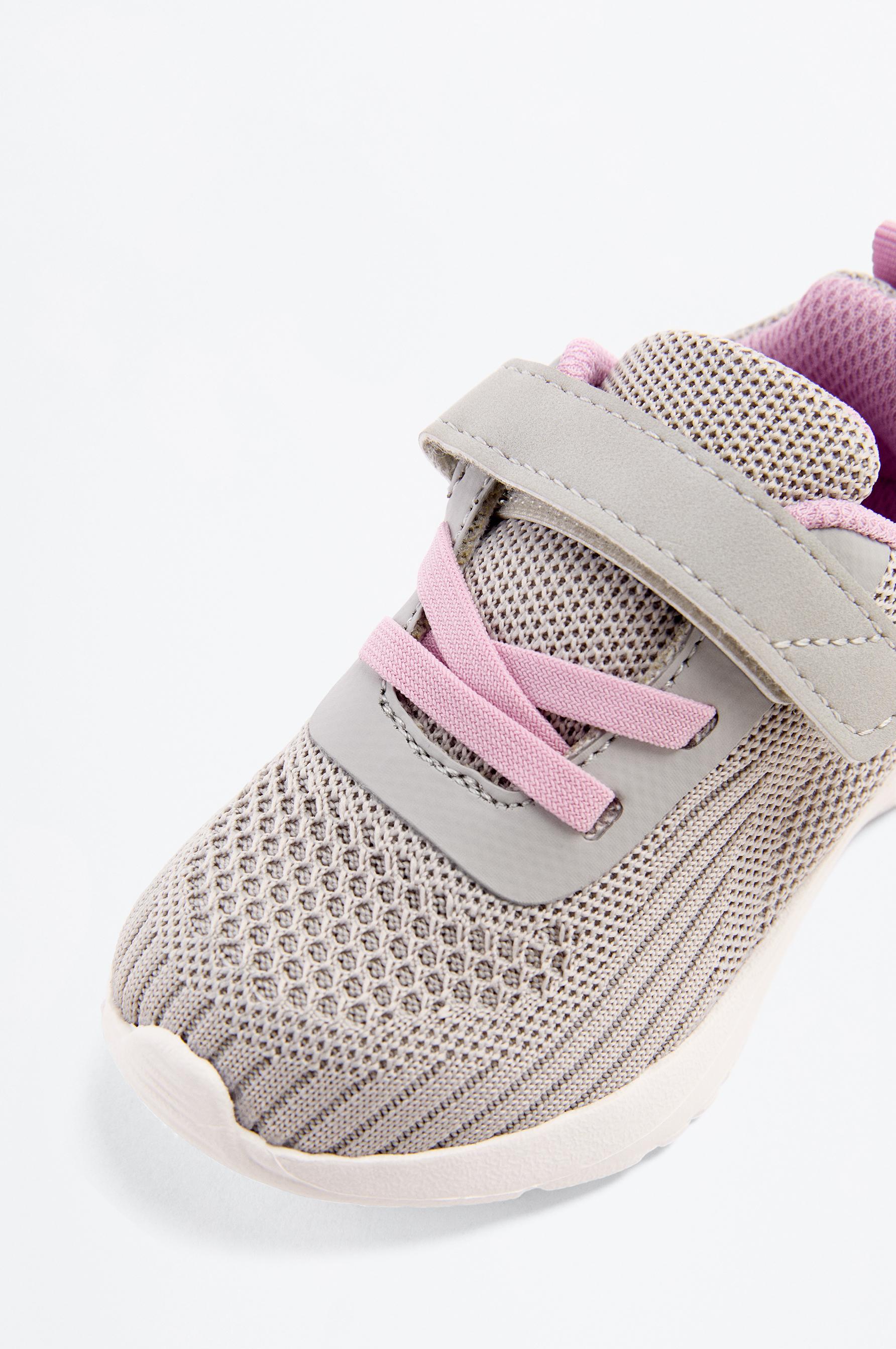 Minimalist sports shoe — GREY