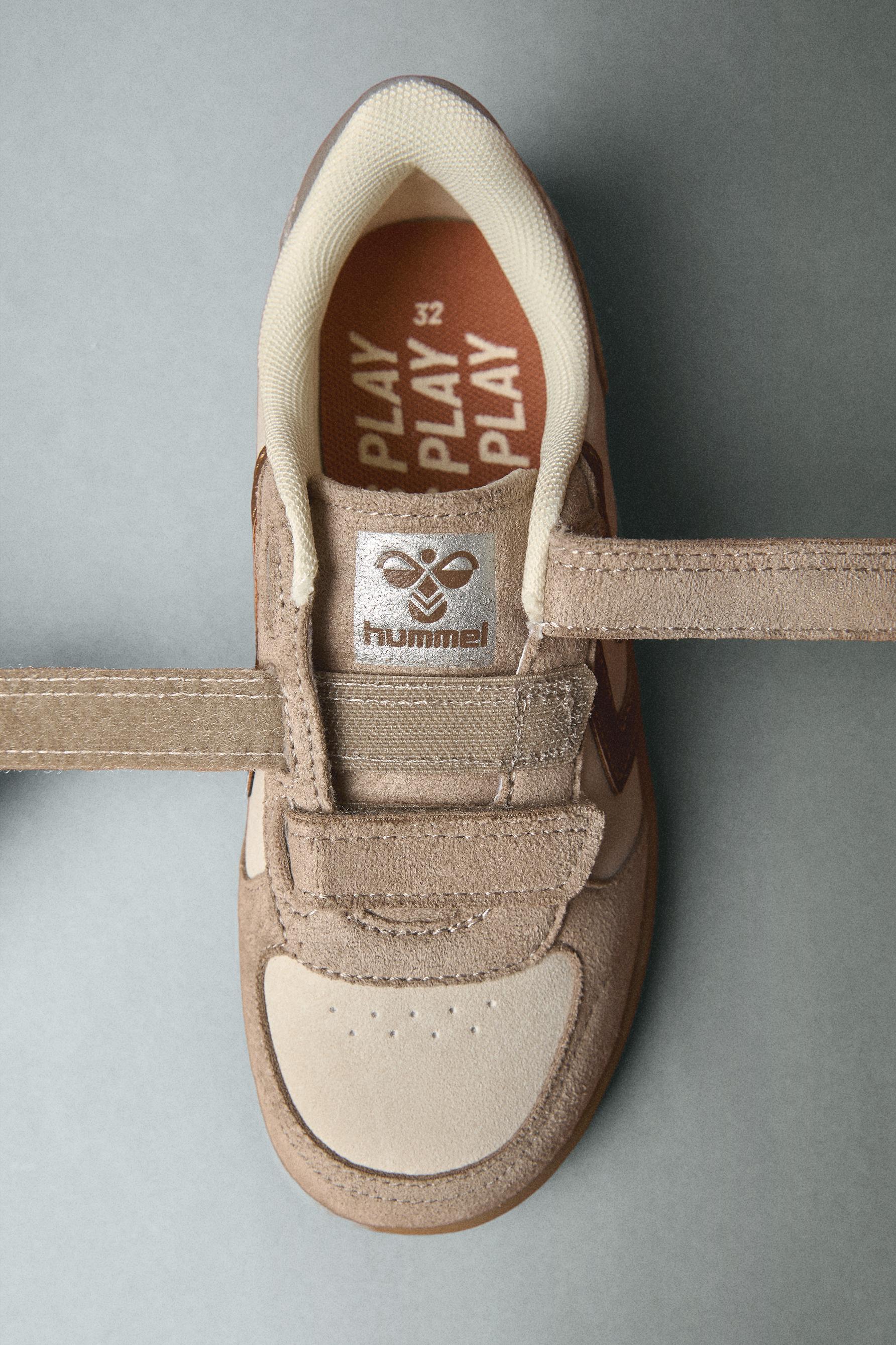 Hummel Sneakers — BROWNISH TONE