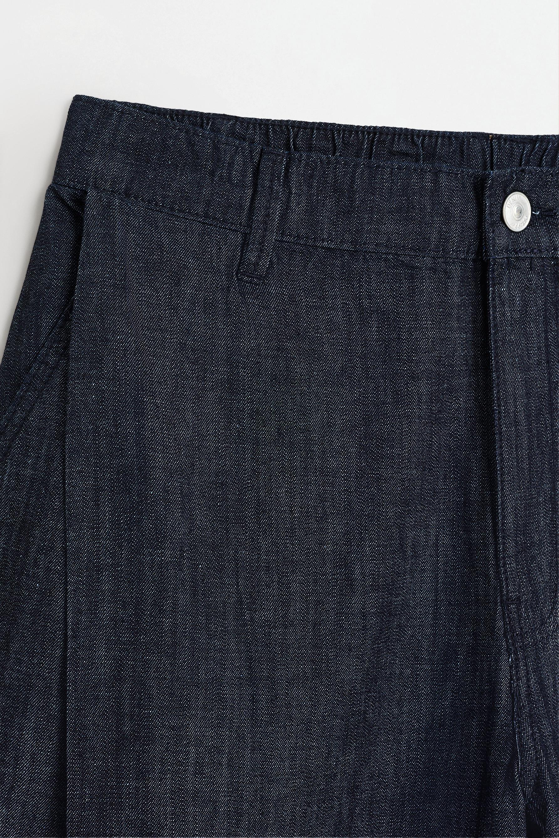 Barrel-leg darted trousers — NAVY