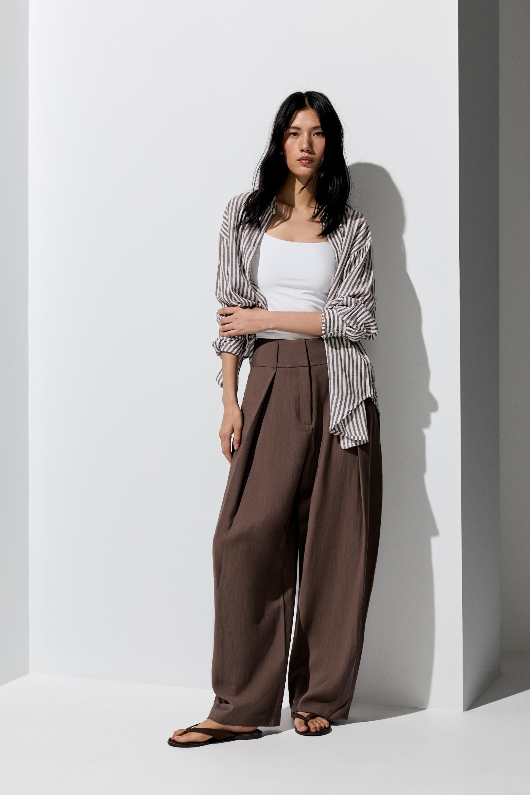 Barrel trousers with darts — PALE BROWN