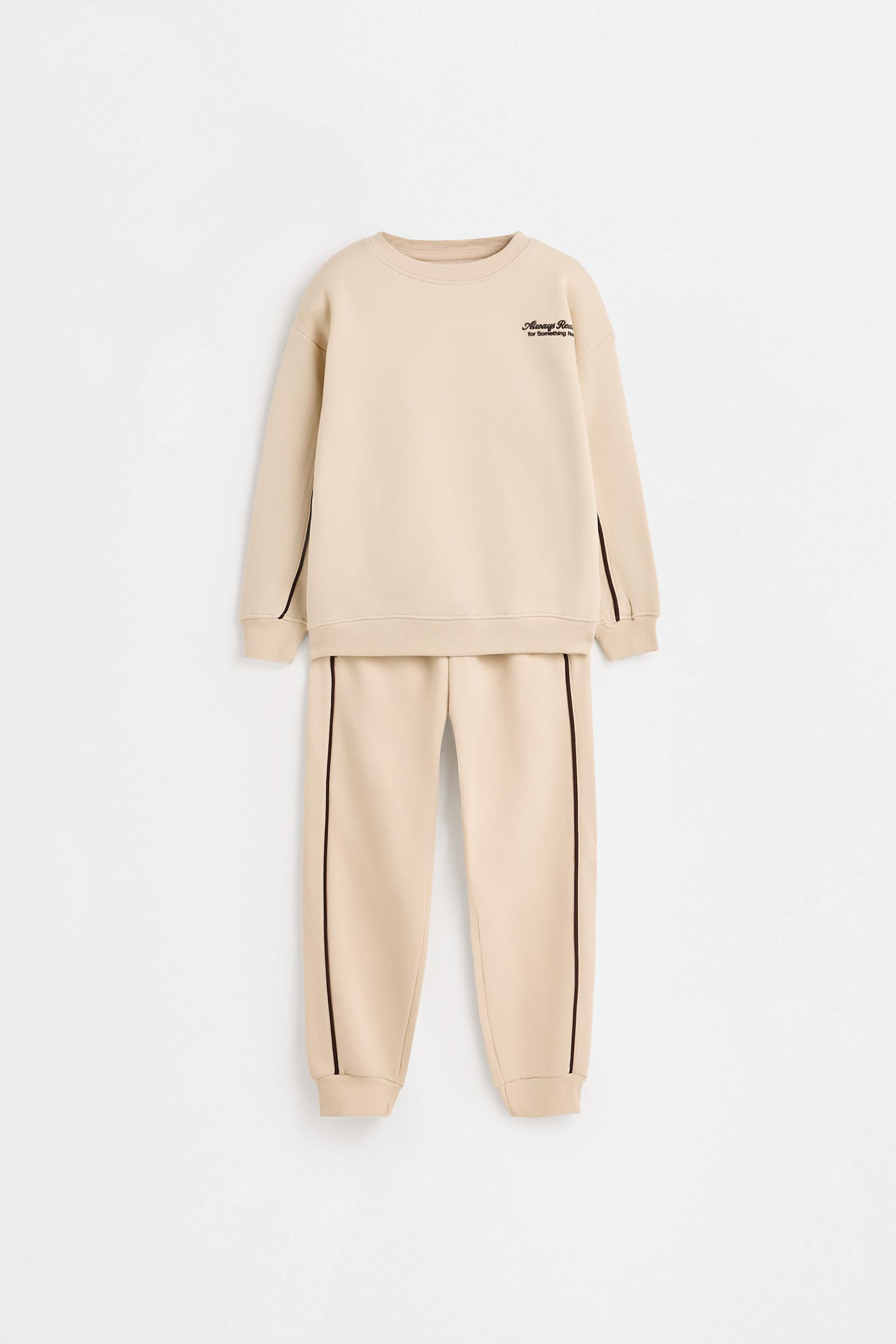 Set felpa sudadera y pantalón ribetes
