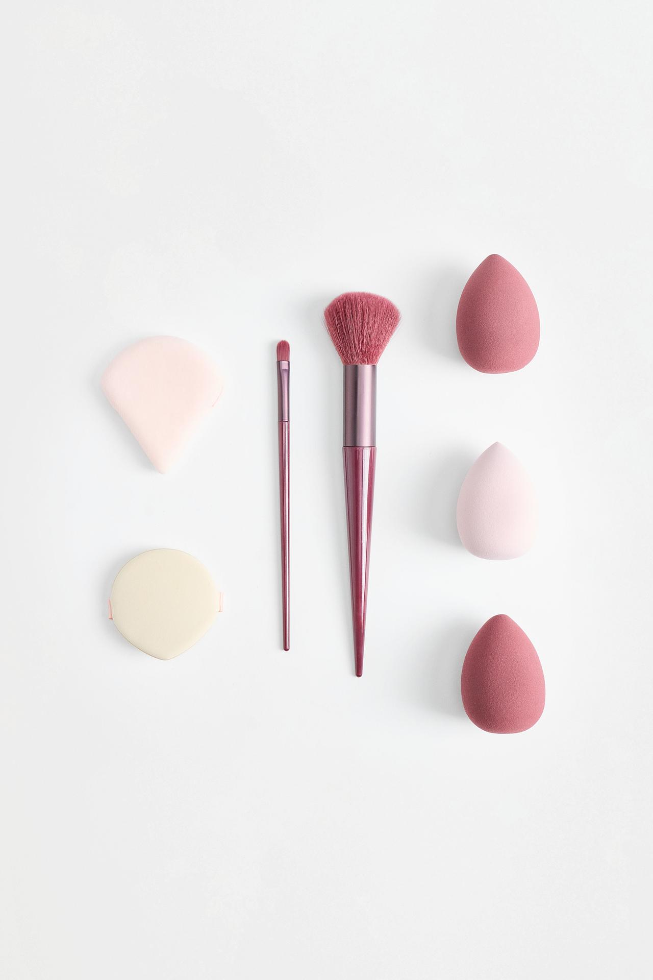 Makeup sponge and brush set — DARK BURGUNDY