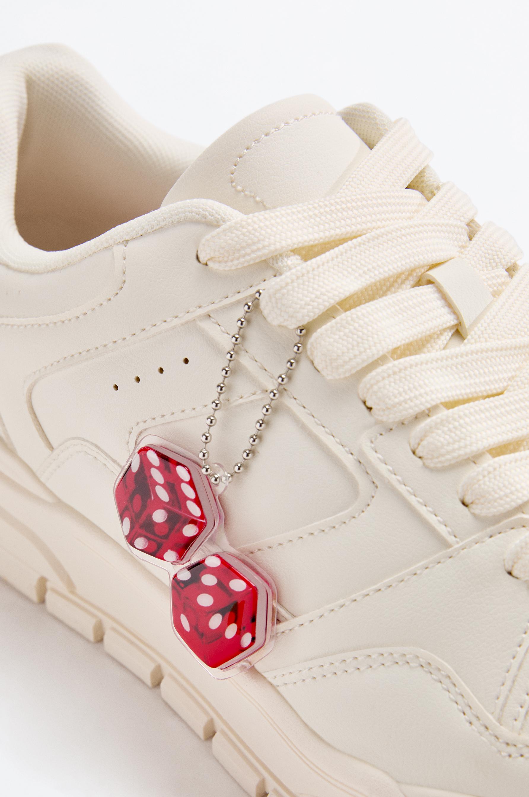 Retro sneaker with dice detail — WHITE