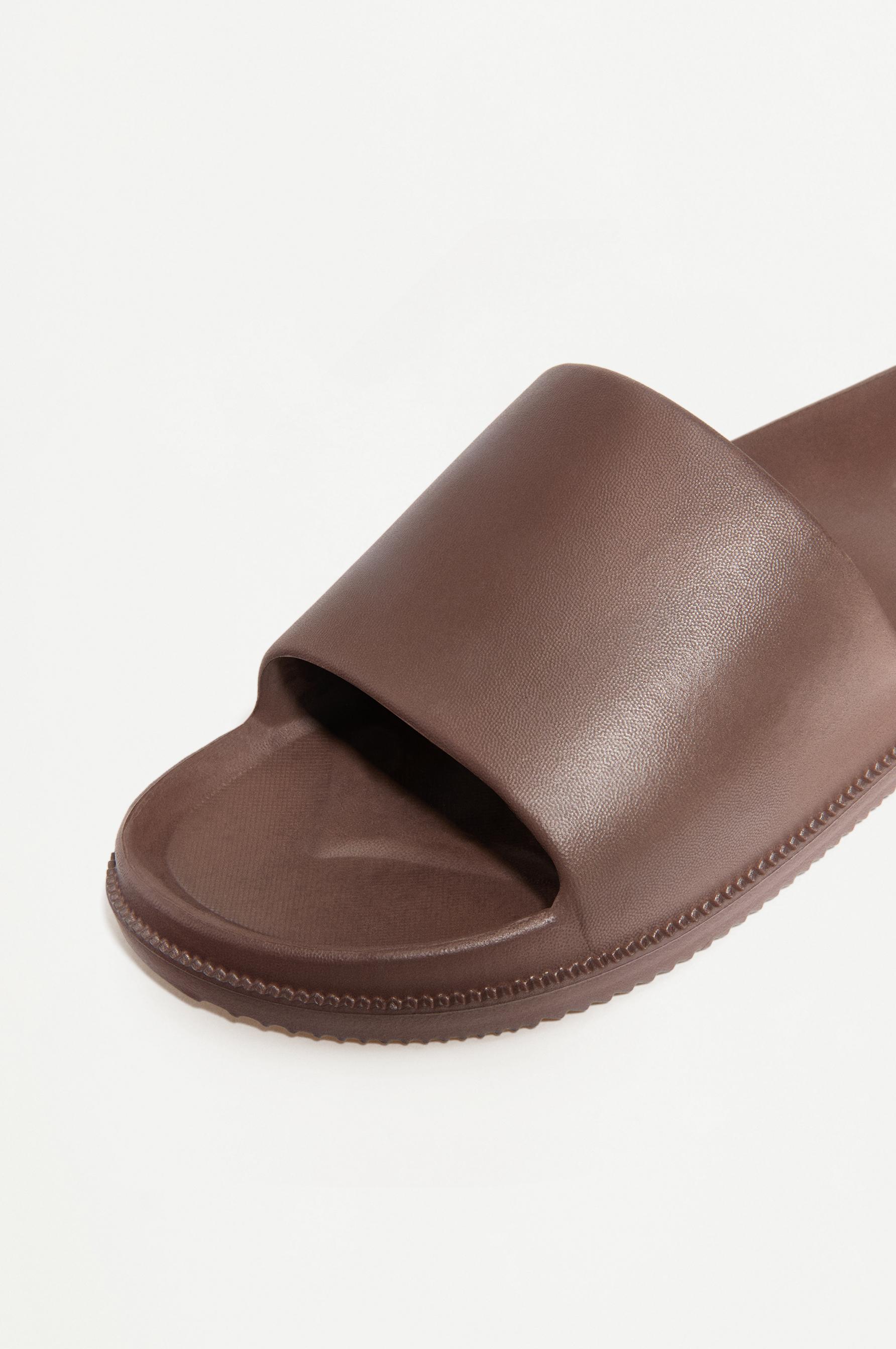 Shower slide sandals — BROWN