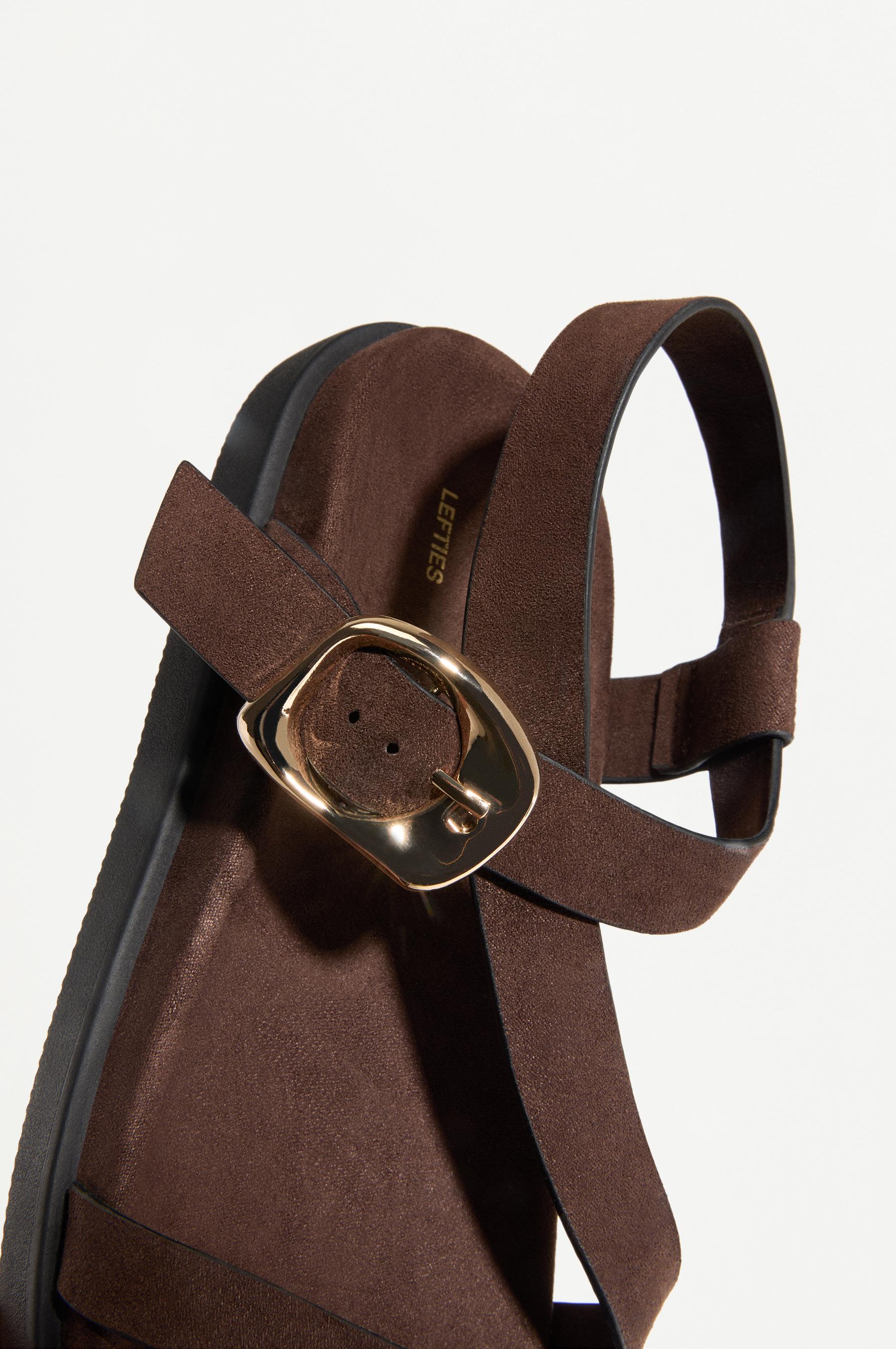 Strap flat sandals — BROWN