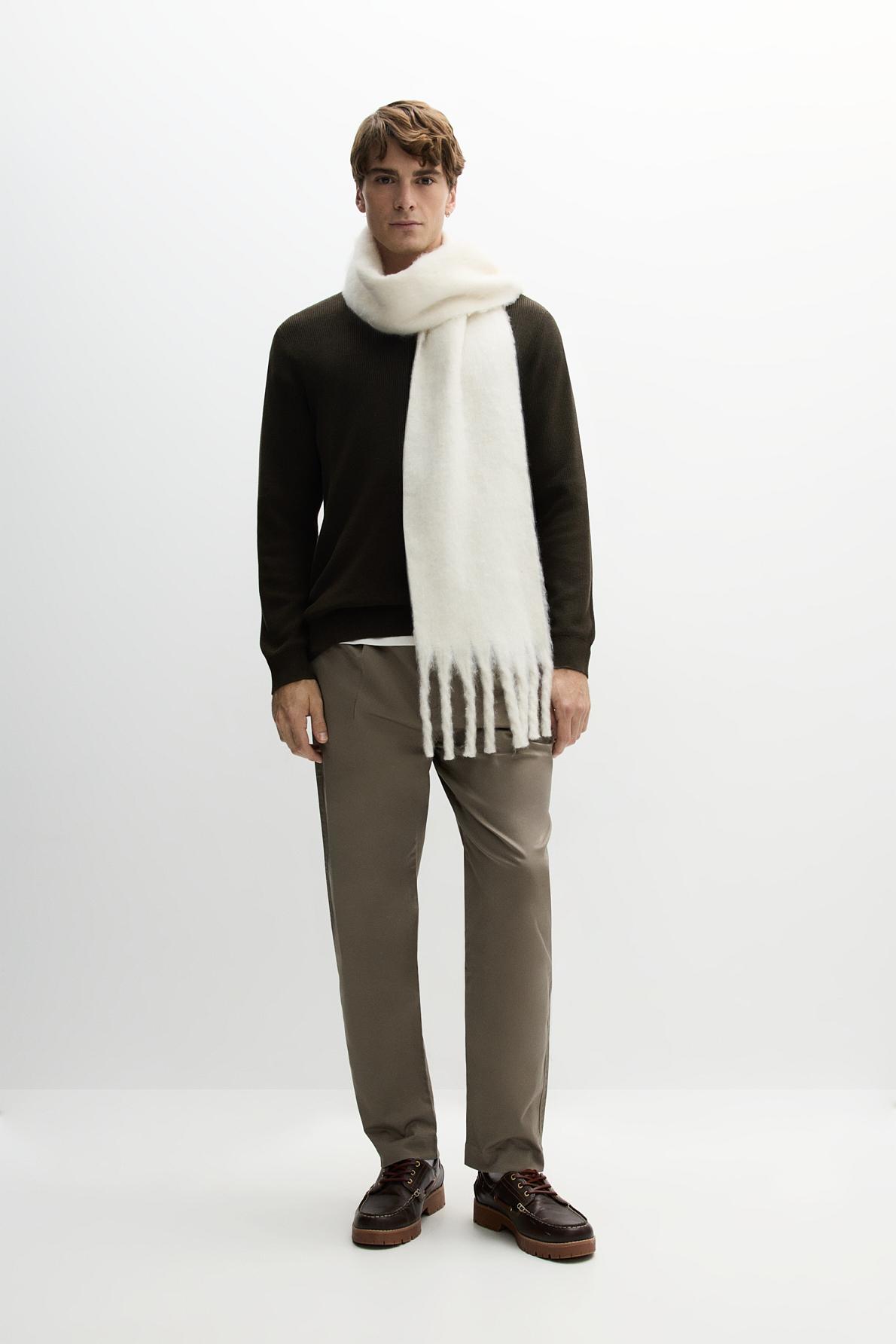 Pantalón chino relaxed pinzas