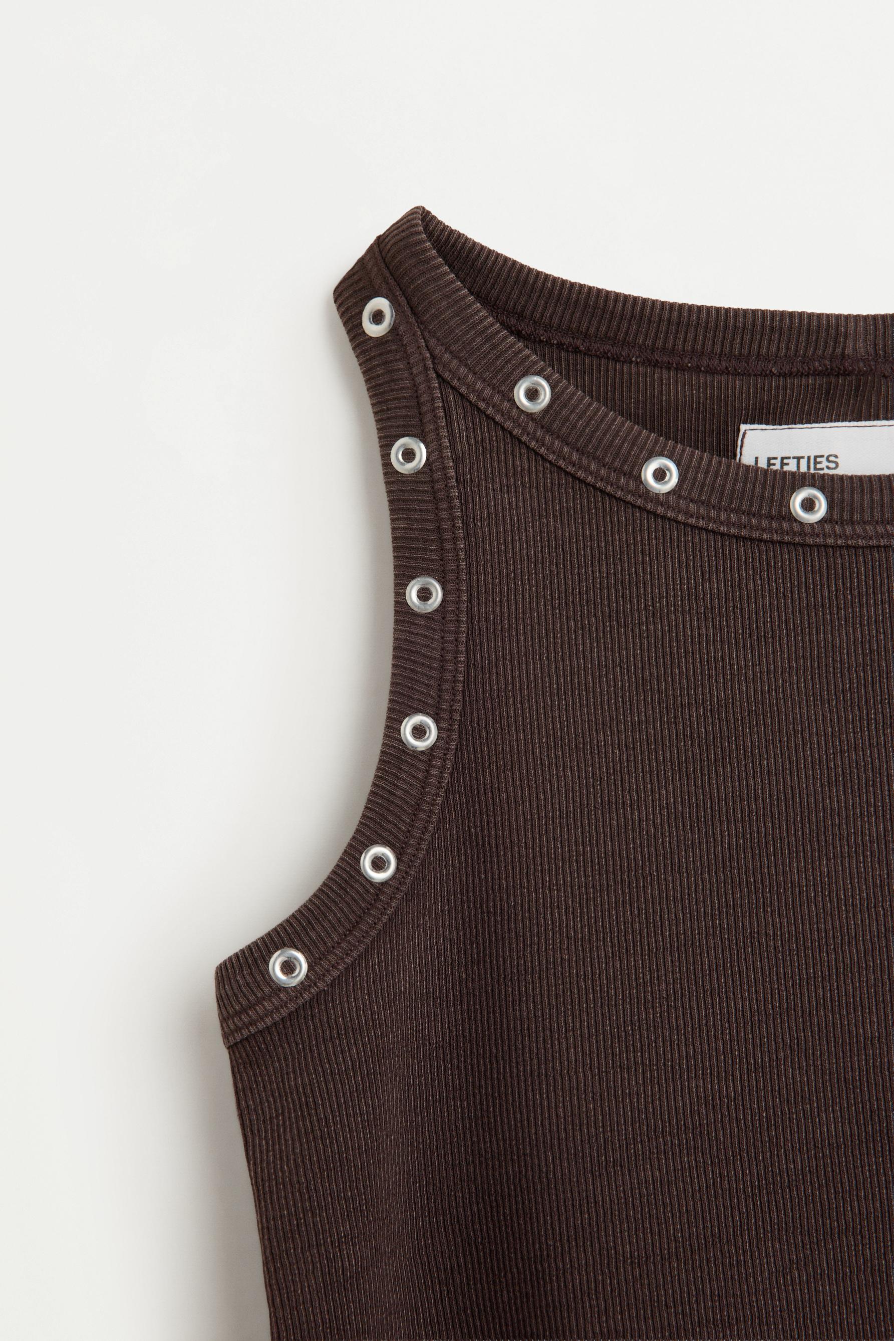Ribbed eyelet top — DARK BROWN