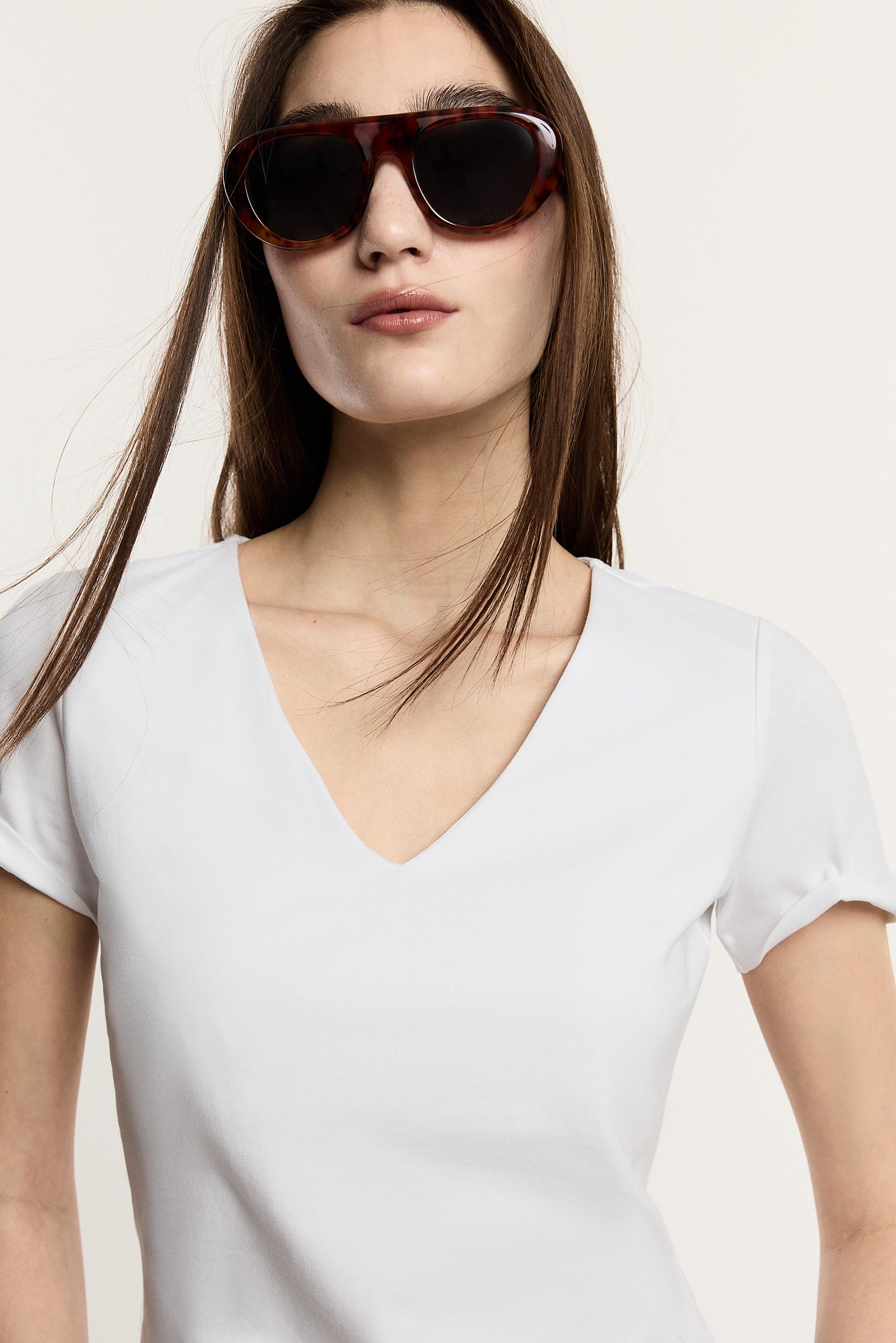 V-neck T-shirt — WHITE