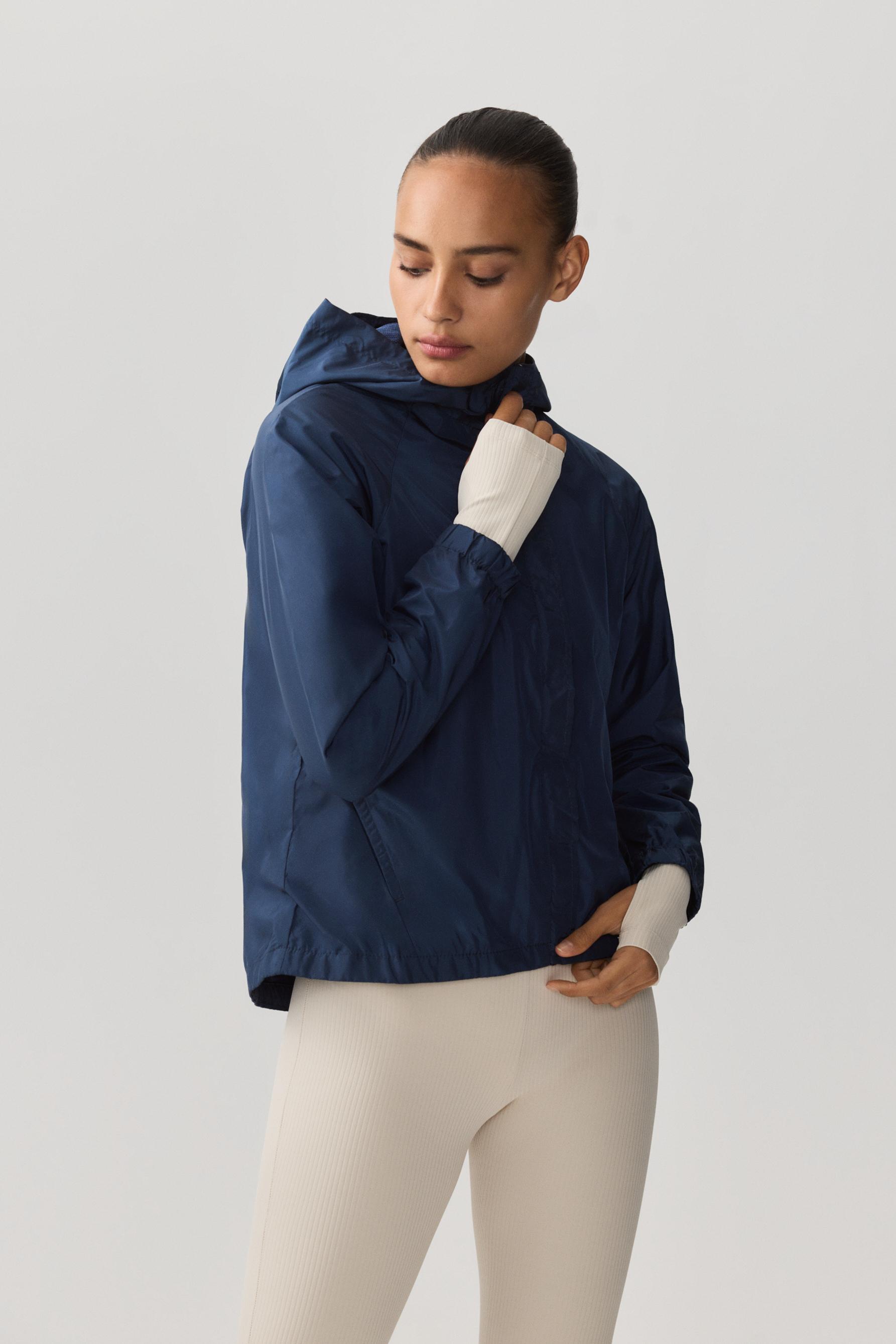 Cortavientos deportivo capucha