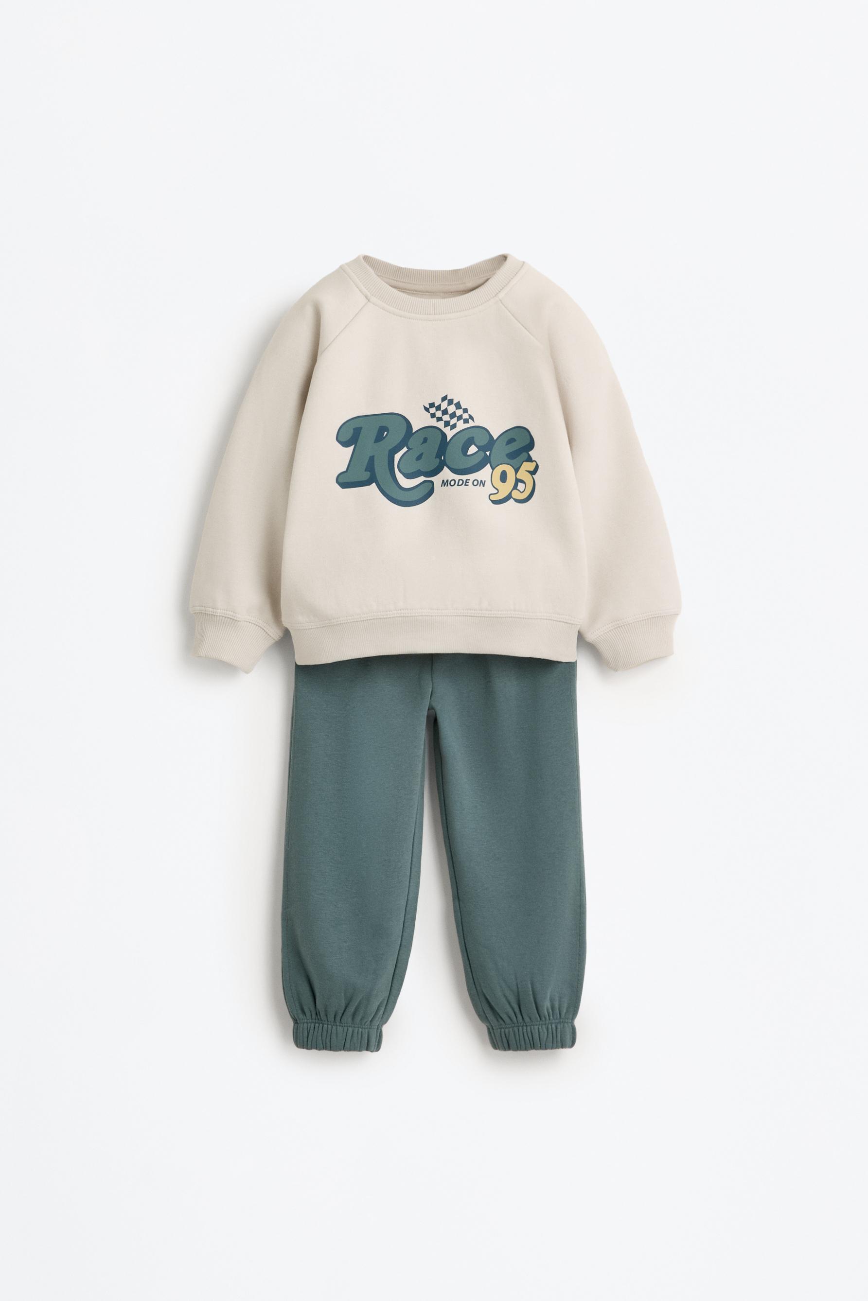 Conjunto sudadera y pantalón felpa coches