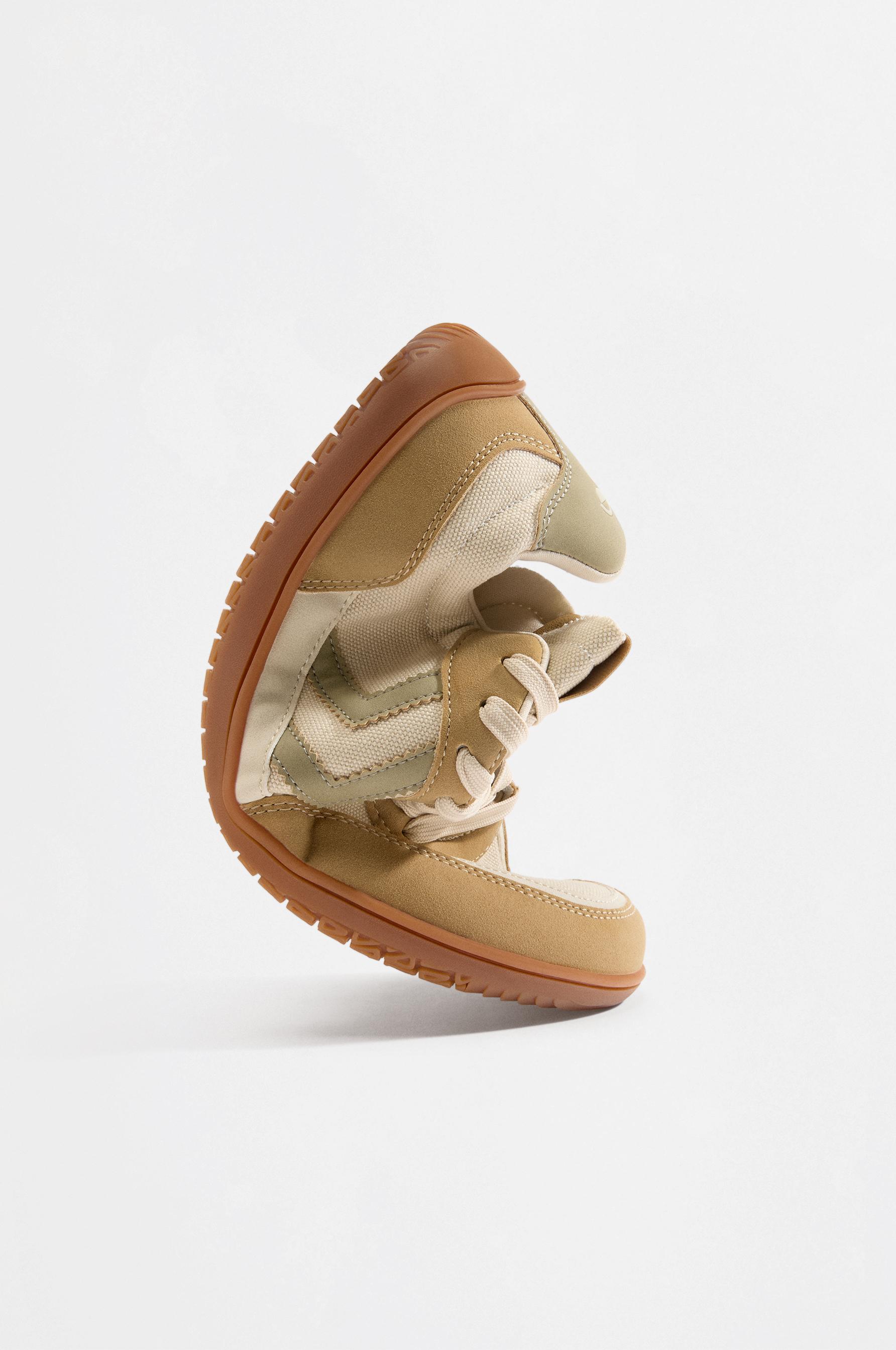 Hummel Barefoot Sneakers — BEIGE