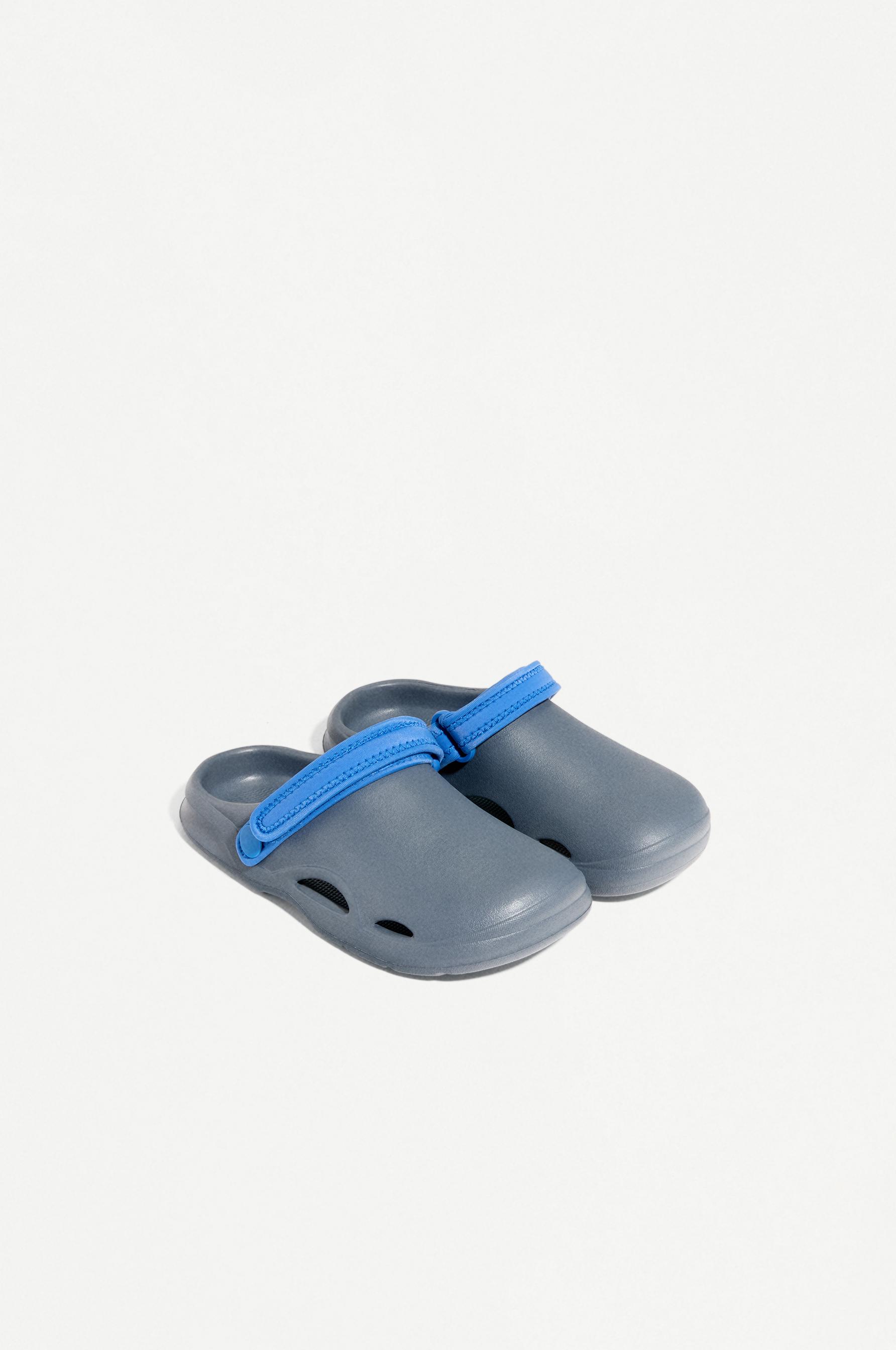 BAREFOOT POOL CLOG — BLUE