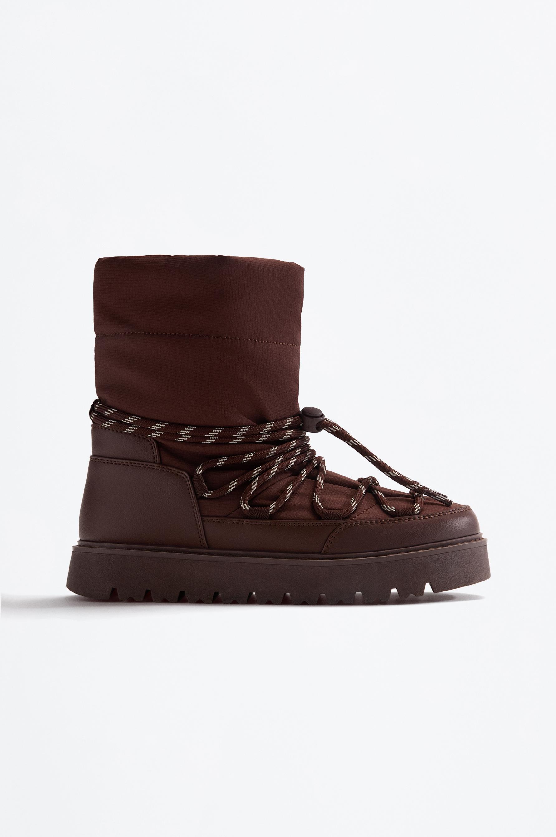 Bota nieve acordonada