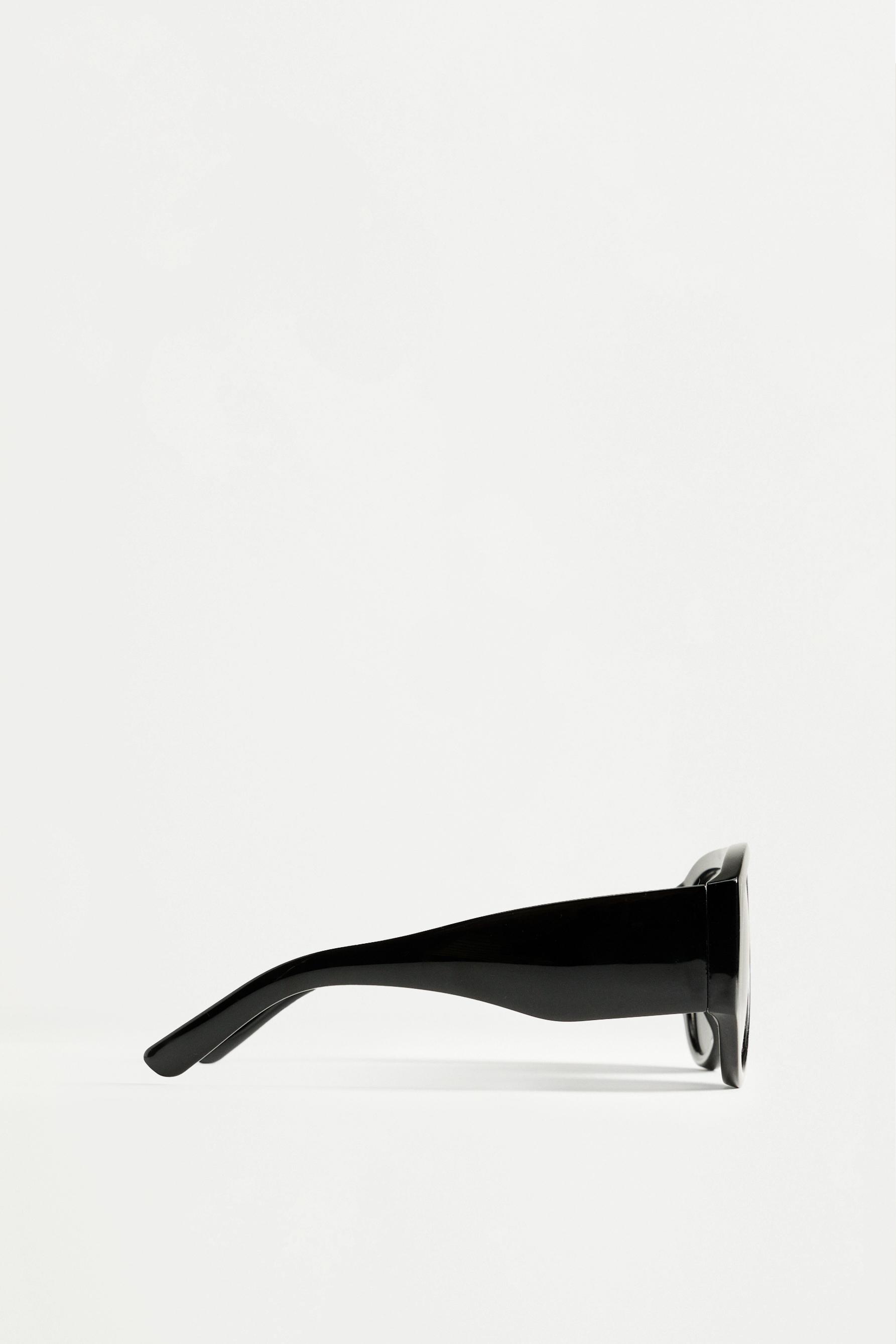 Aviator sunglasses — BLACK