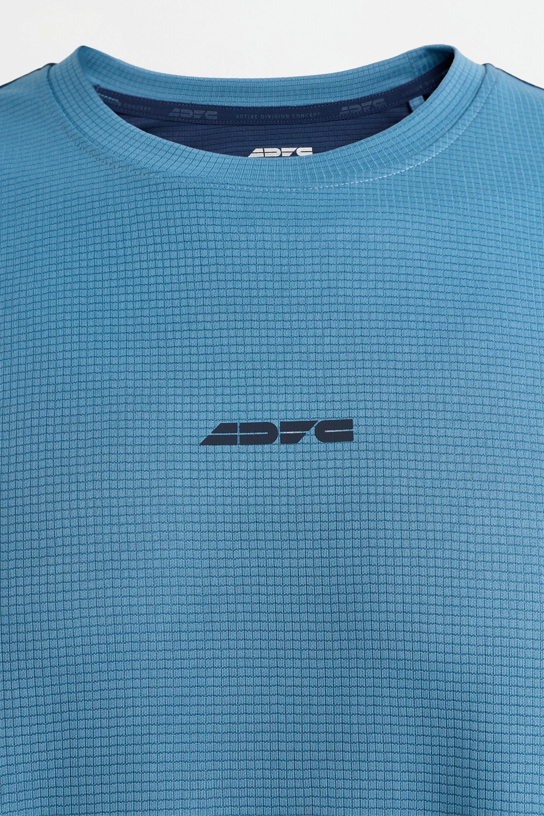 Sleeveless sports T-shirt — PALE BLUE