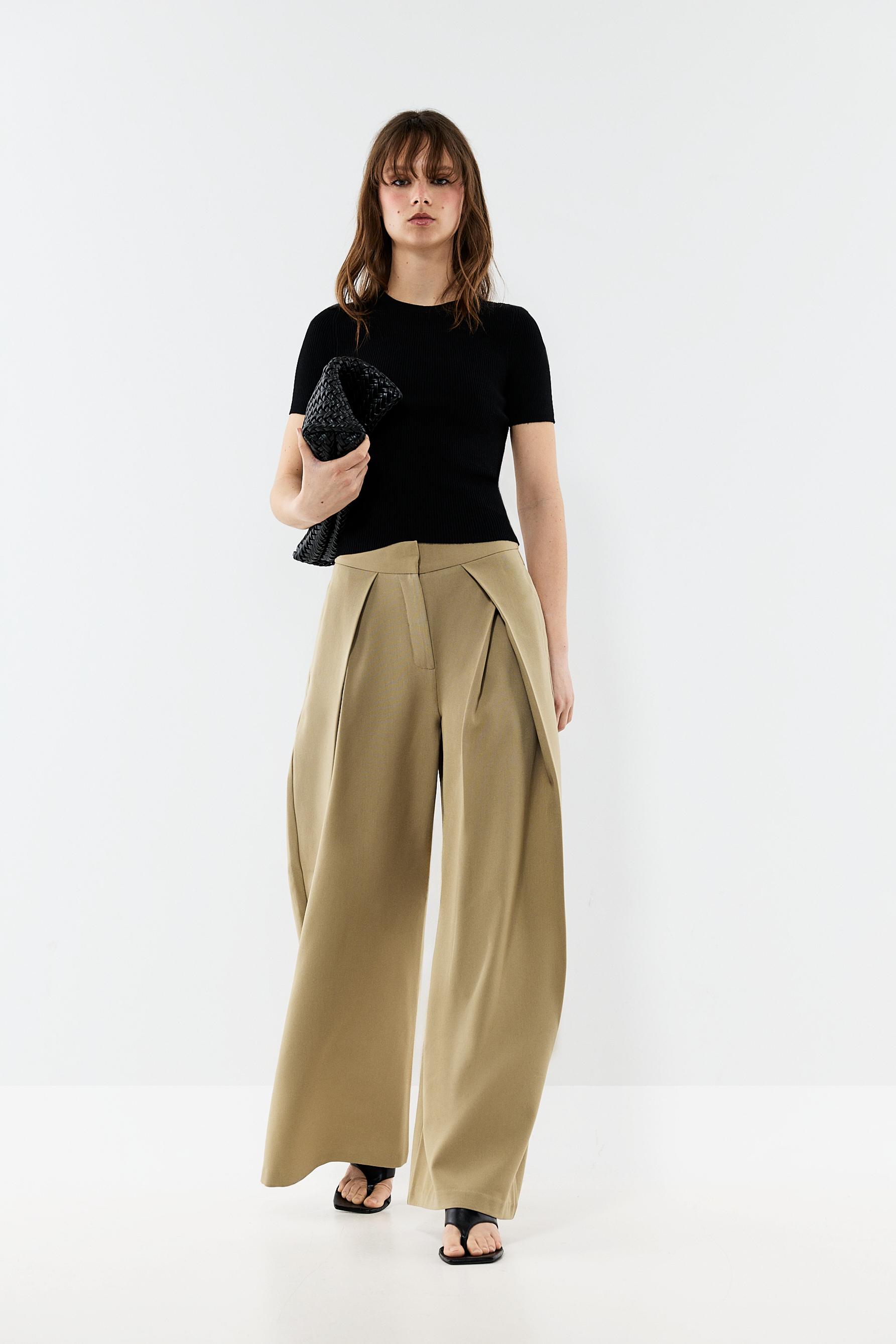 Pantalón wide leg pliegues