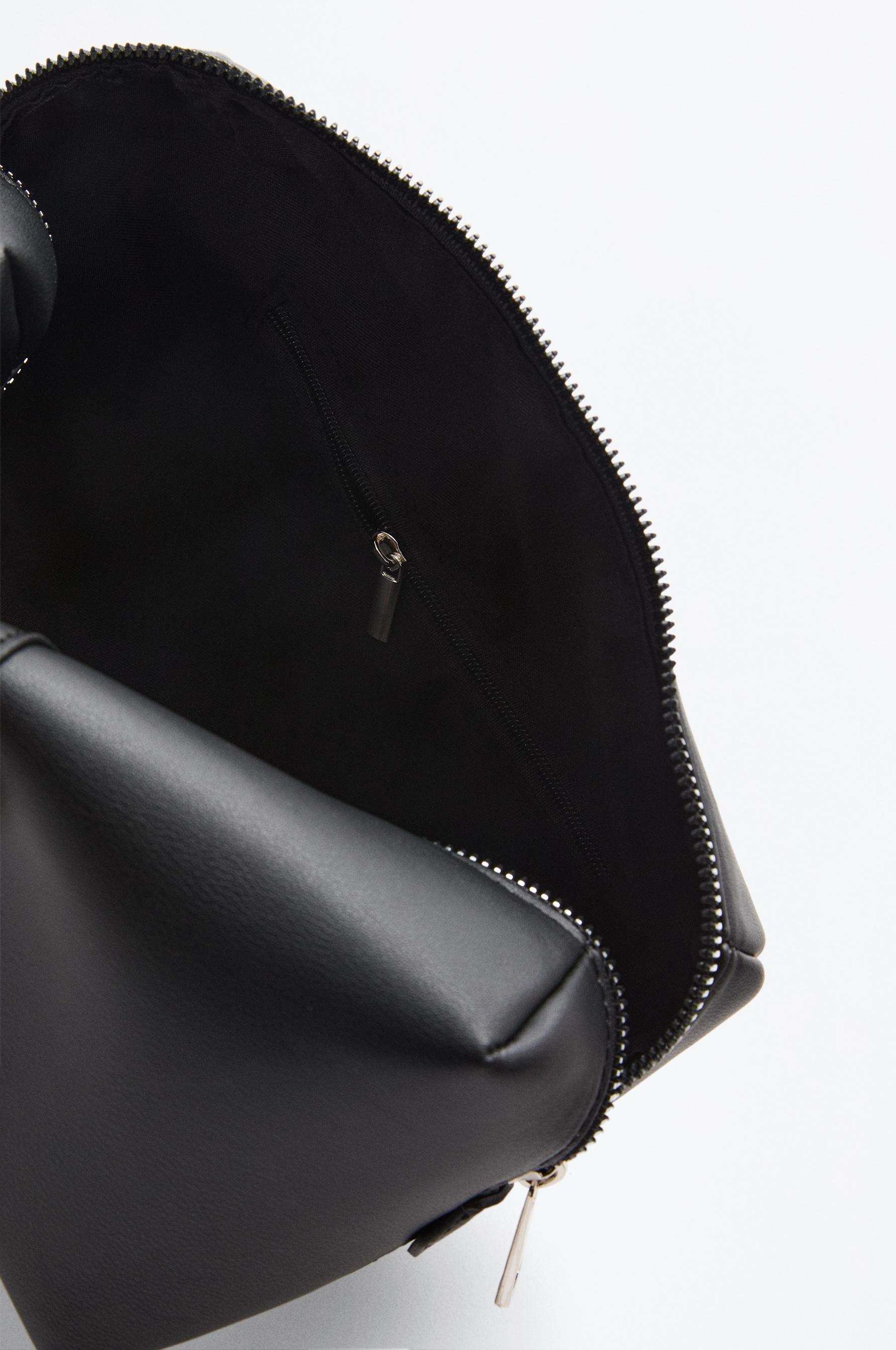 Minimalist toiletry bag — BLACK