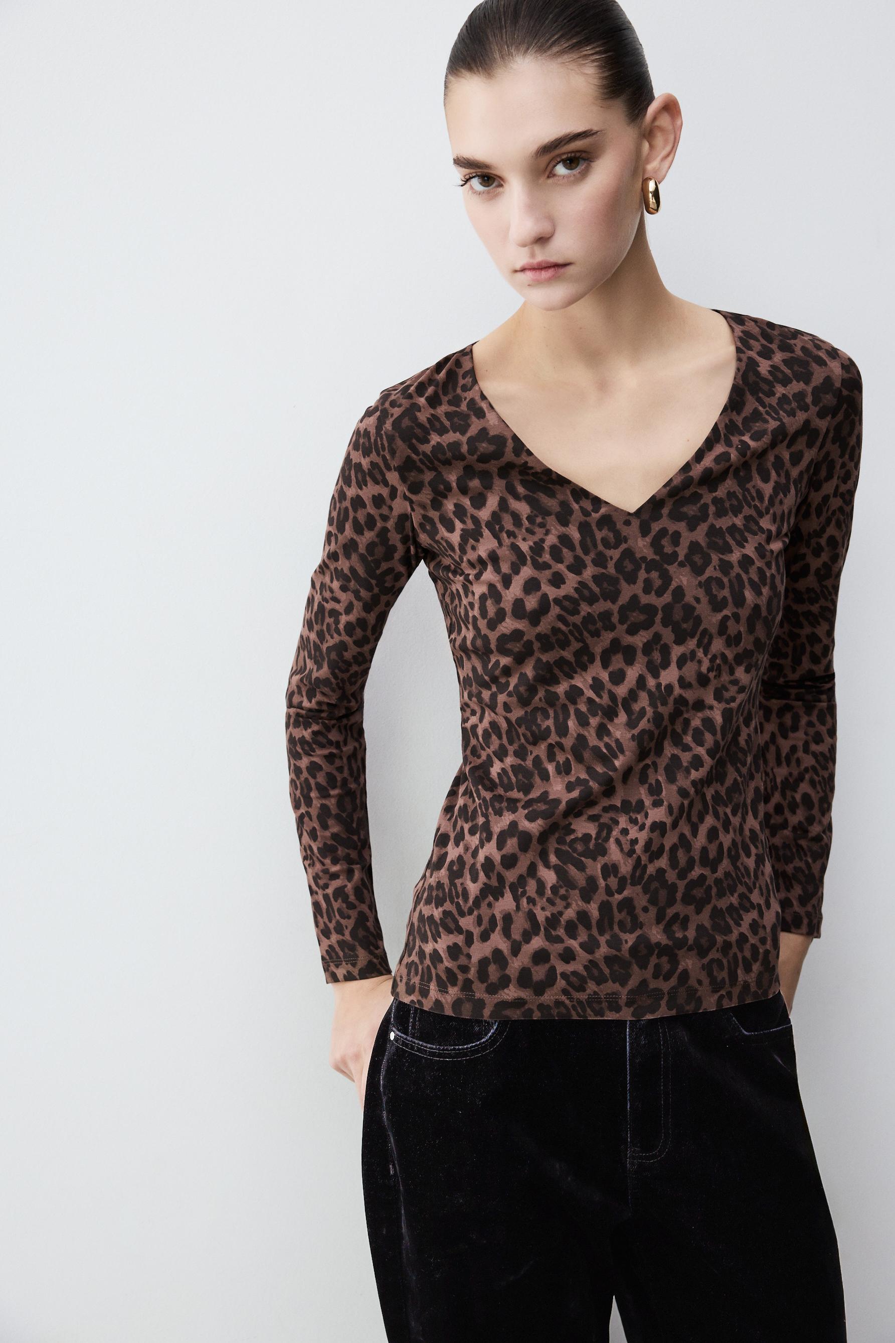 Camiseta manga larga cuello pico