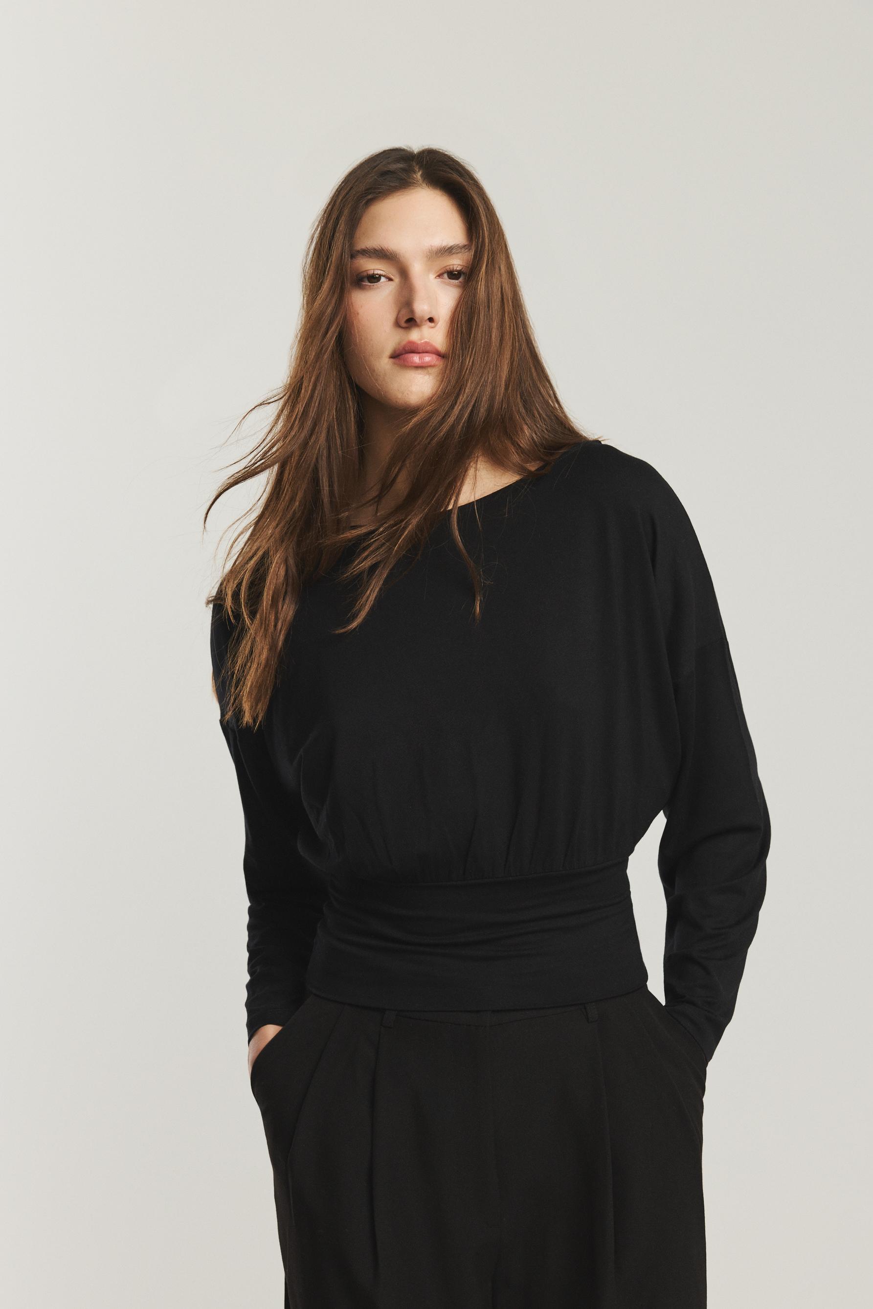 Camiseta asimétrica efecto fajín