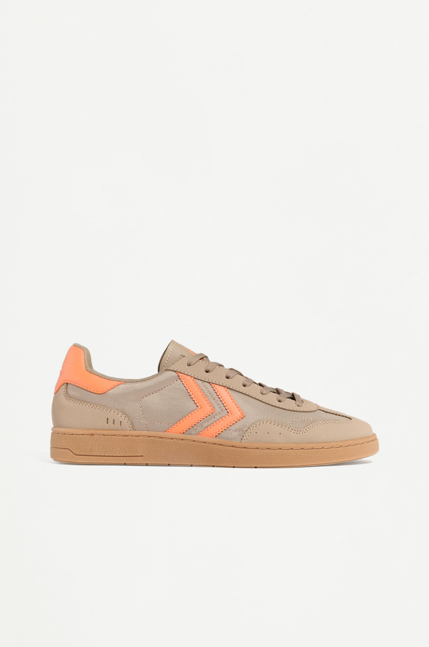Hummel sneakers — BROWN