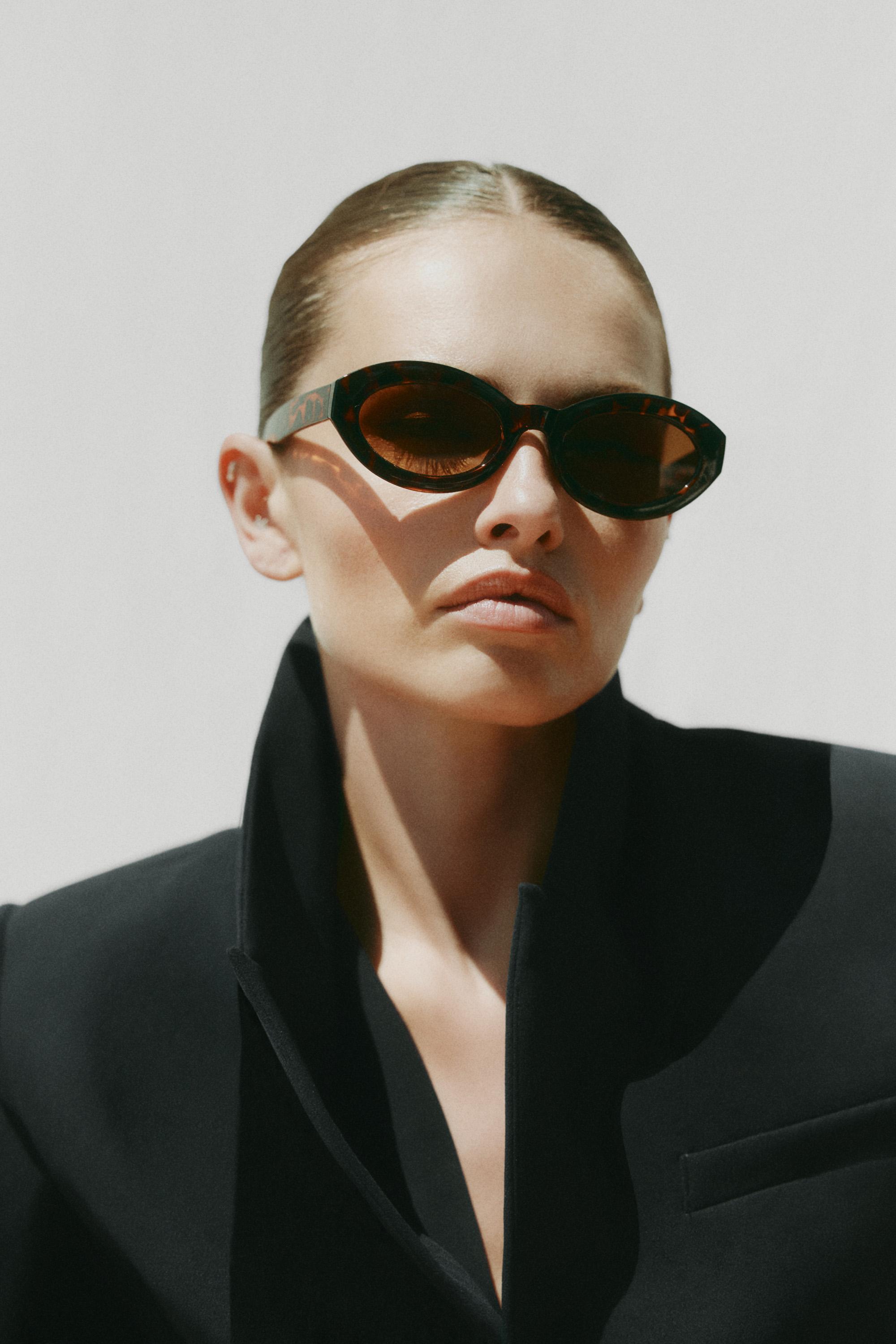 Tortoiseshell cateye glasses — BLACK-BROWN