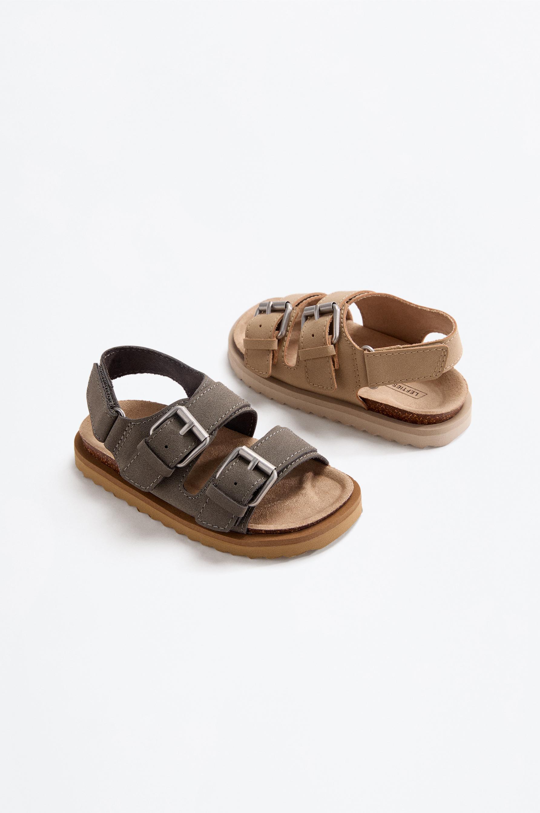 BUCKLE SANDALS — BROWNISH TONE