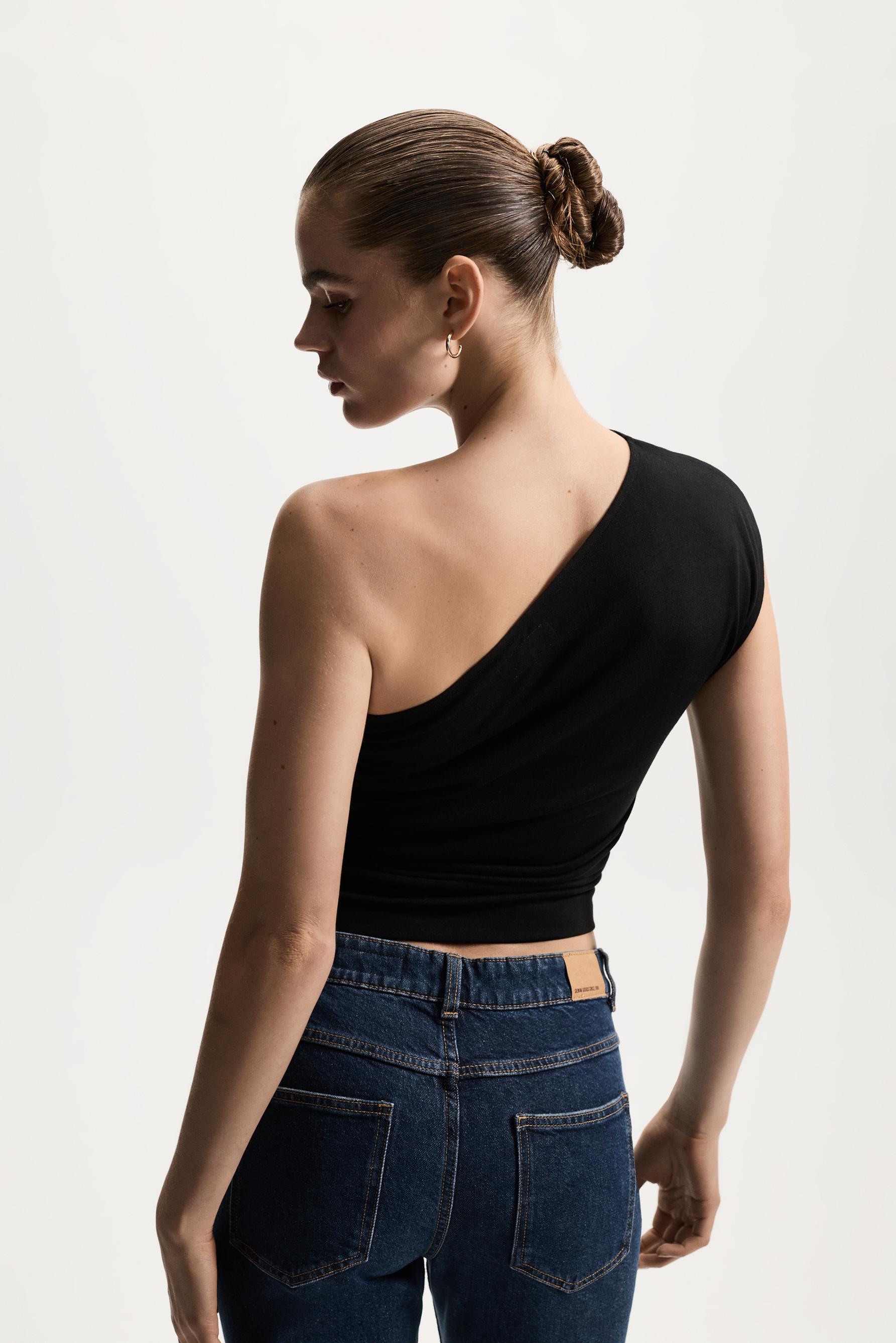 Asymmetric grommet top — BLACK