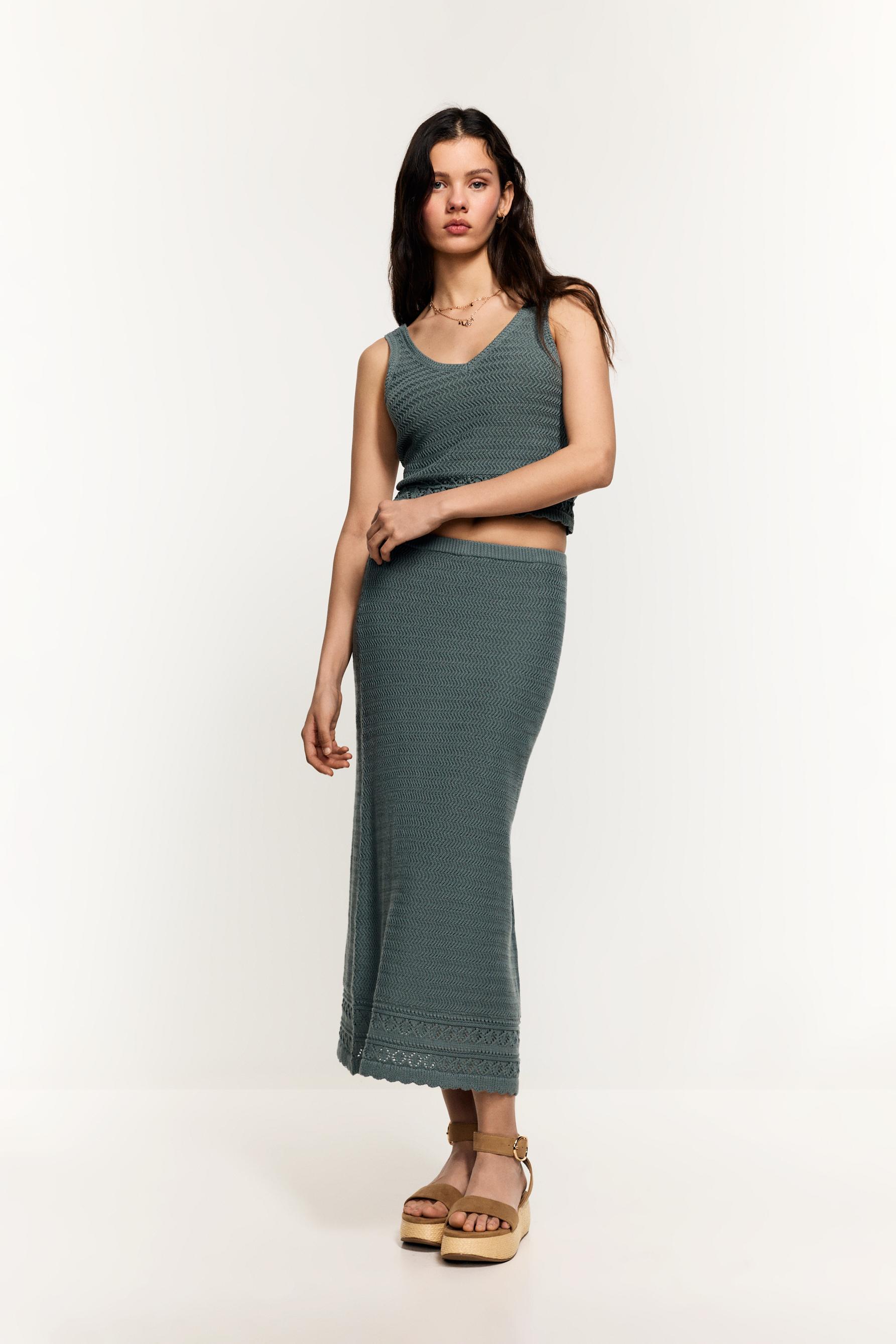 Falda midi punto detalle calado