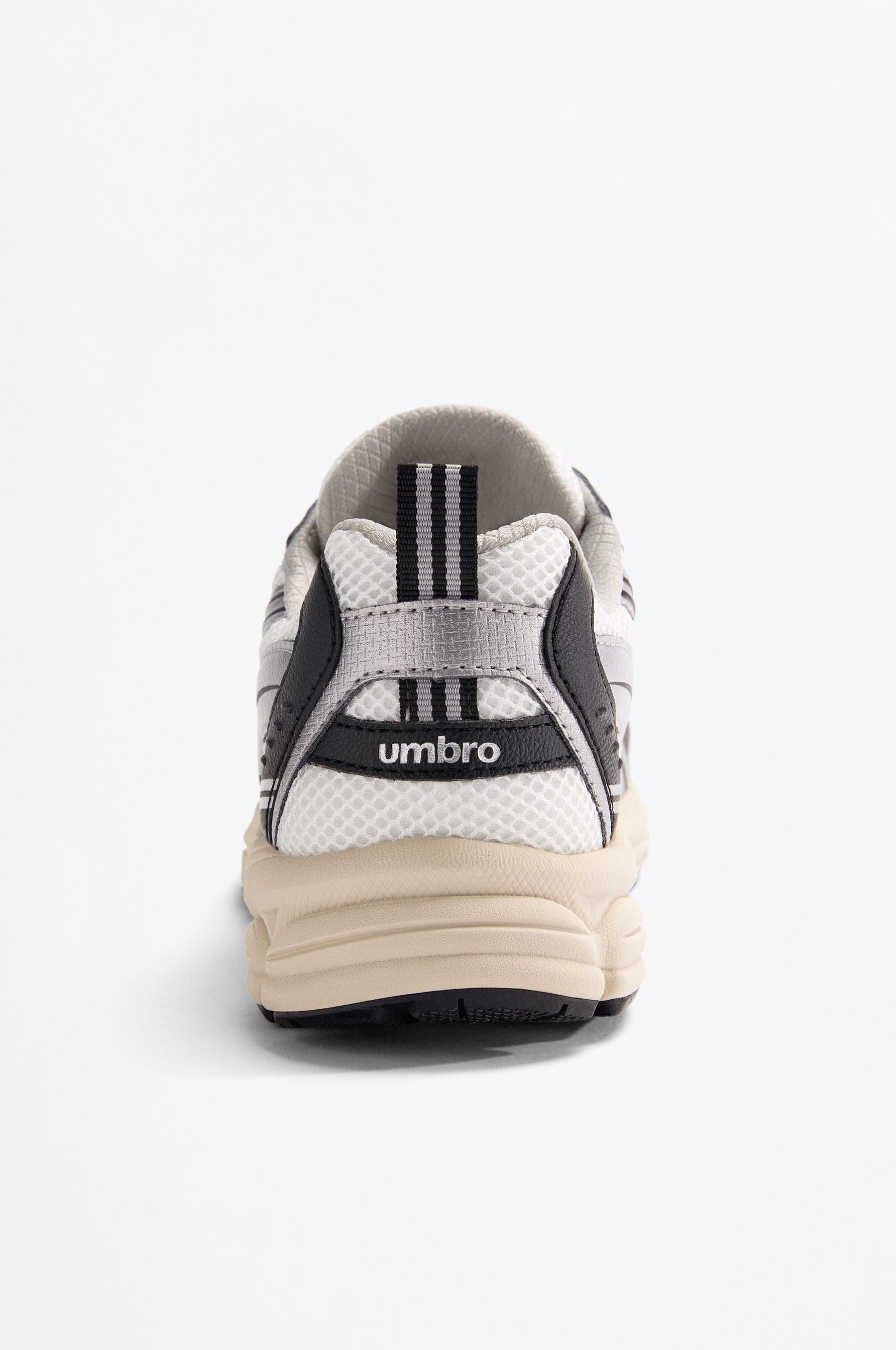 Umbro multi-piece gradient sports shoe — SILVER