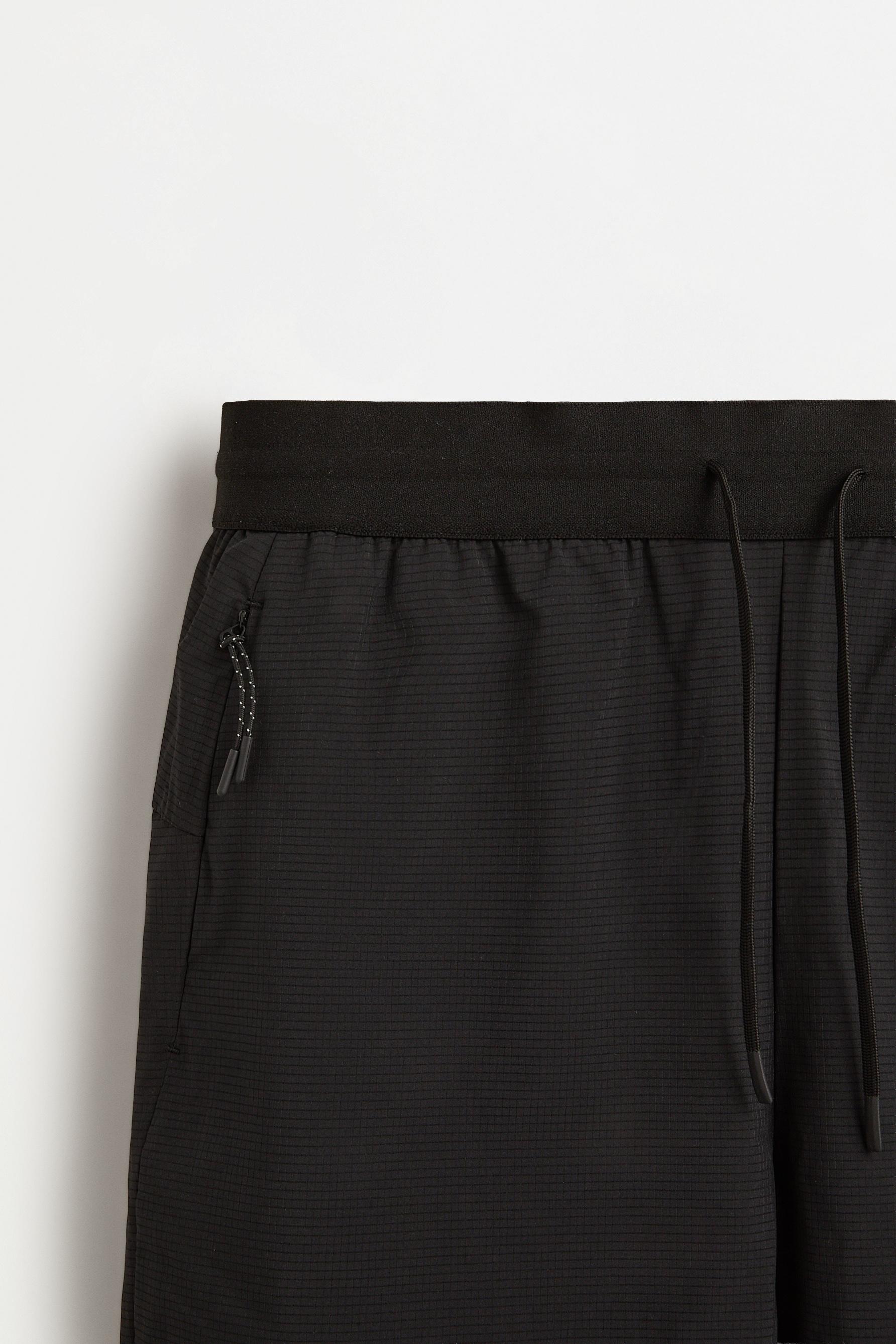 Bermuda sports shorts — BLACK