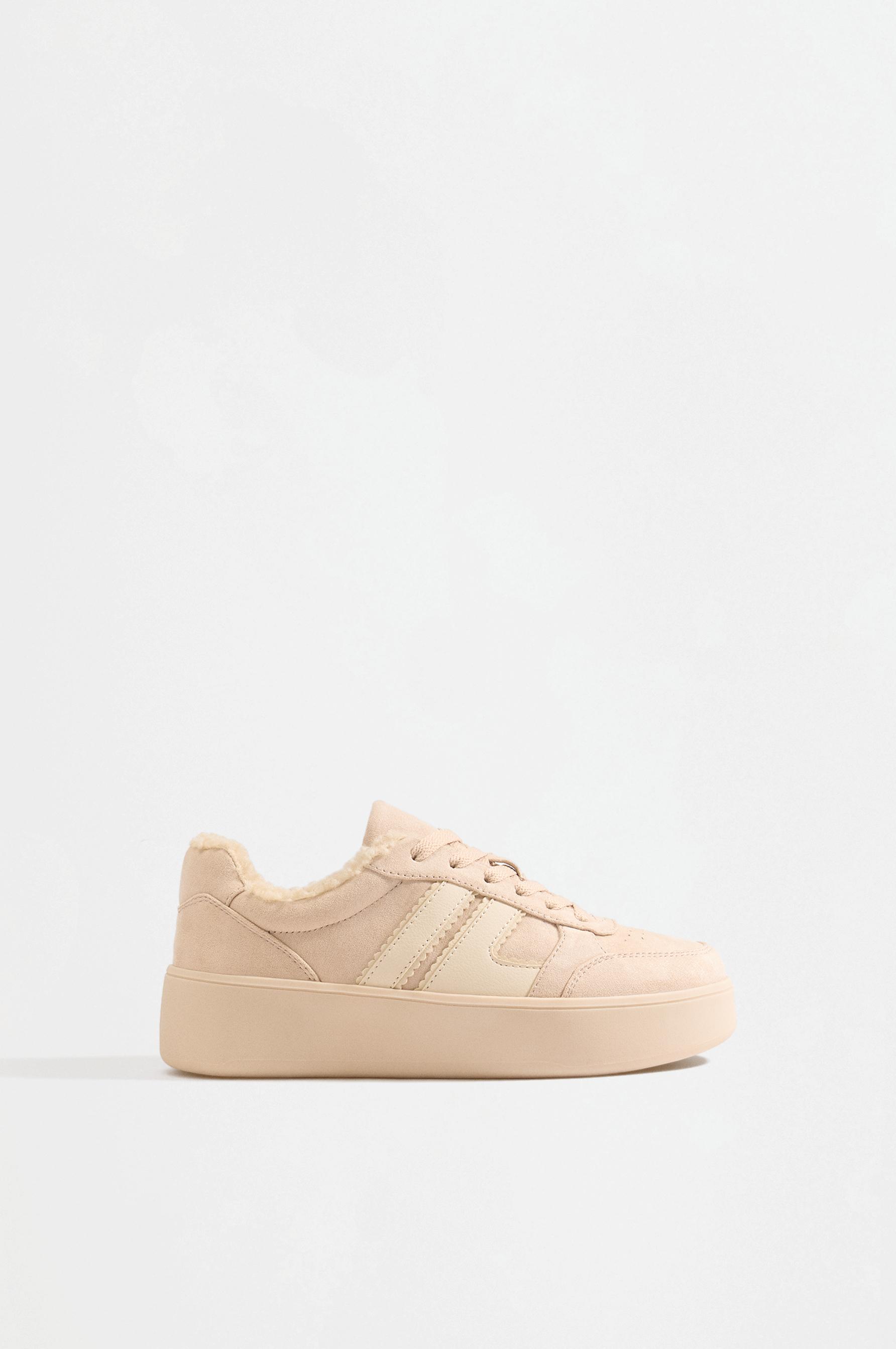 Zapatilla plataforma pelito