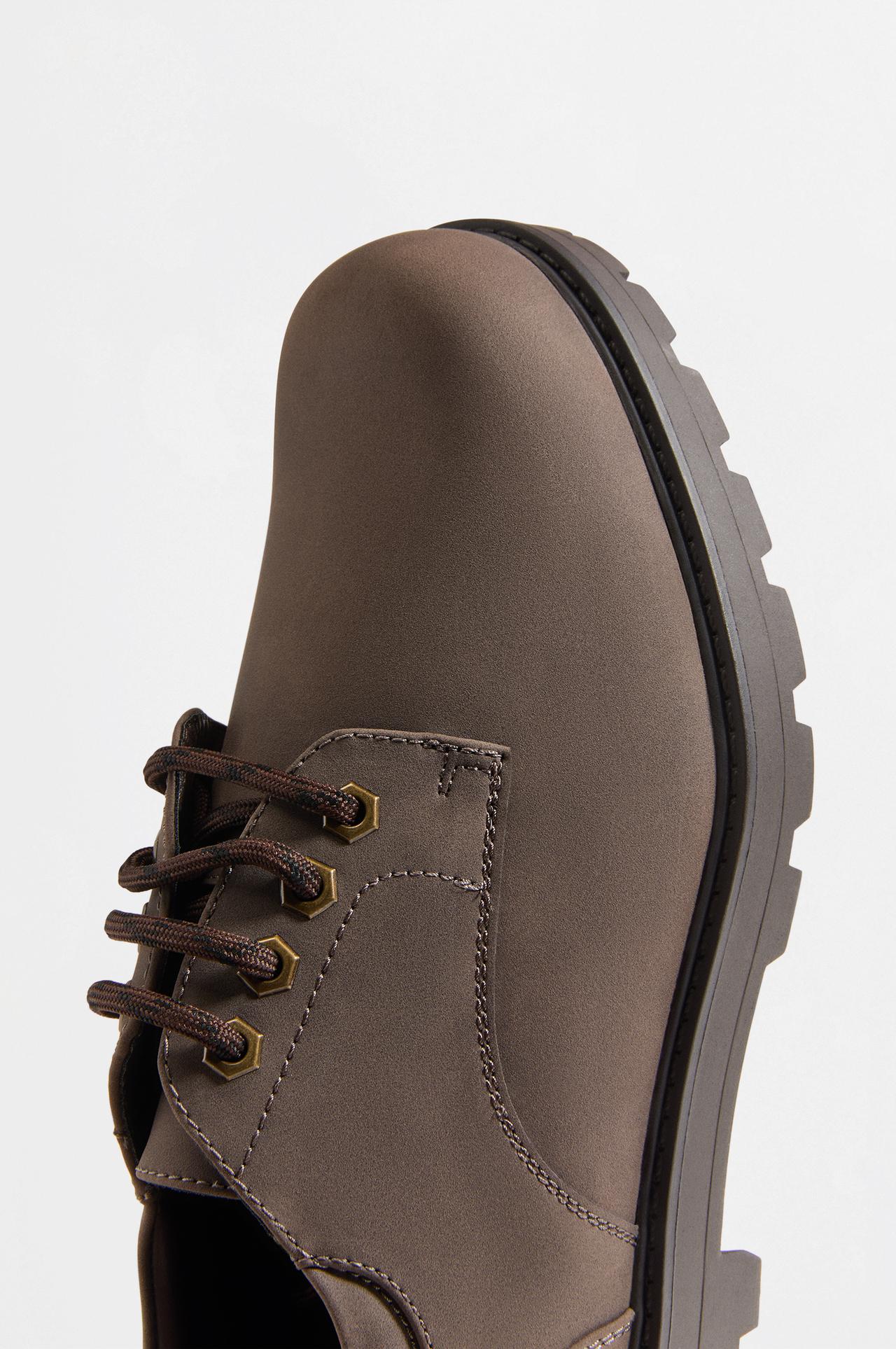 Lace-up shoe — BROWN