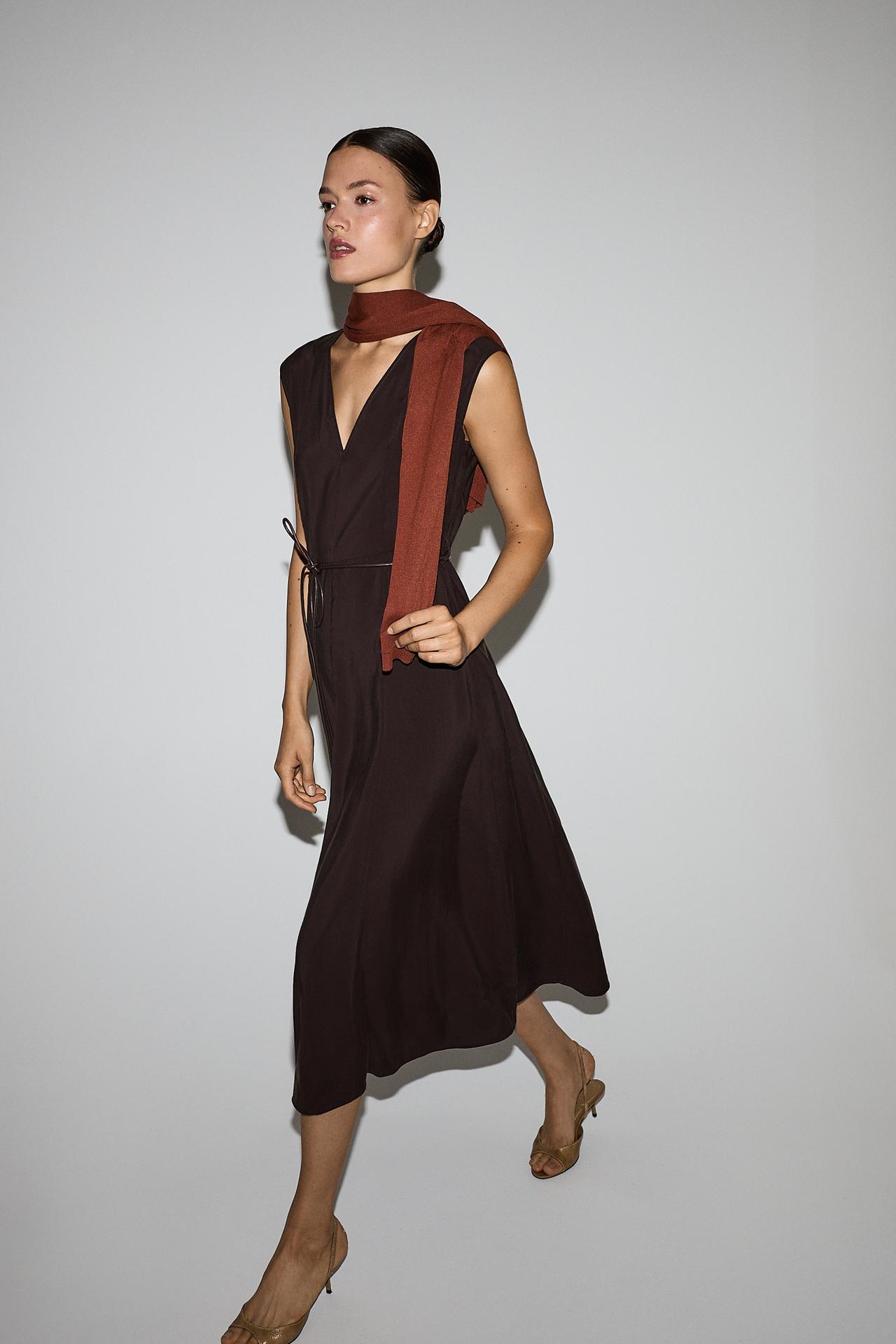 Midi dress with belt — BROWN