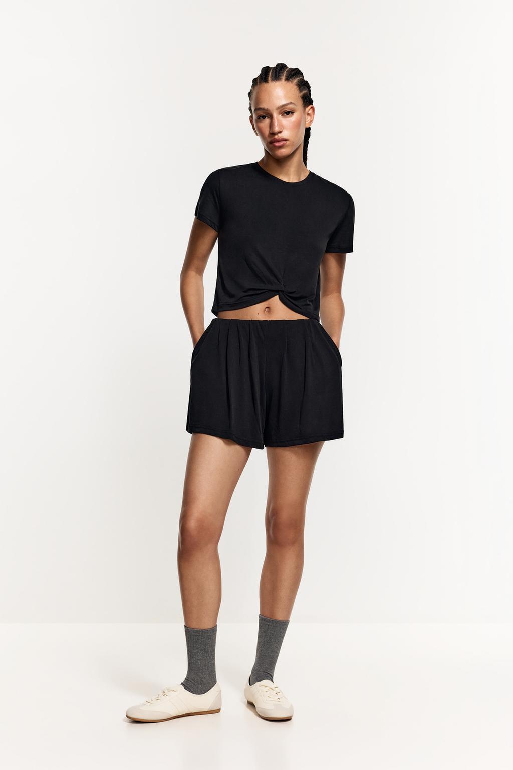 Pleated sports Bermuda shorts