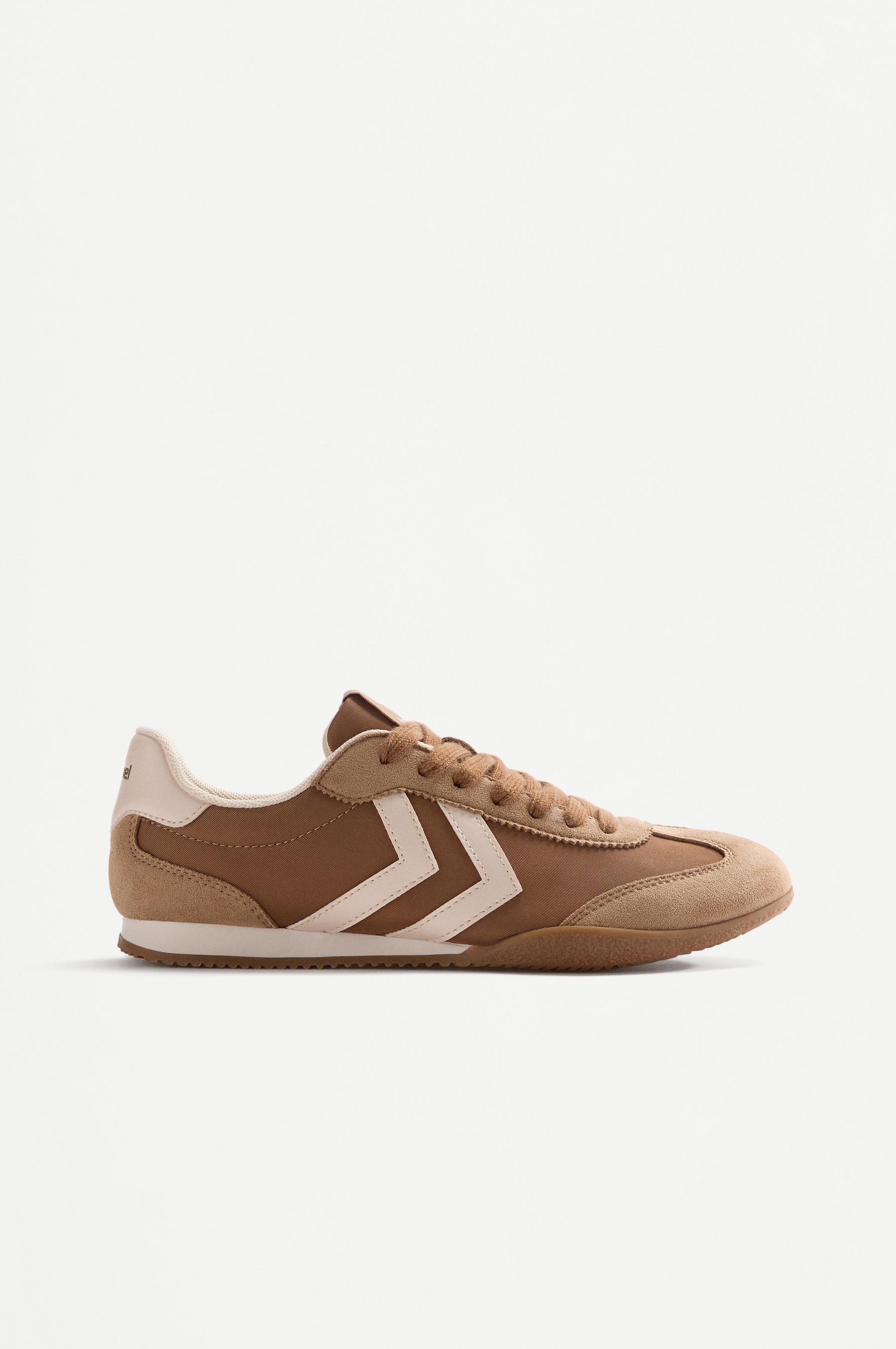 Hummel athletic shoe — LEATHER