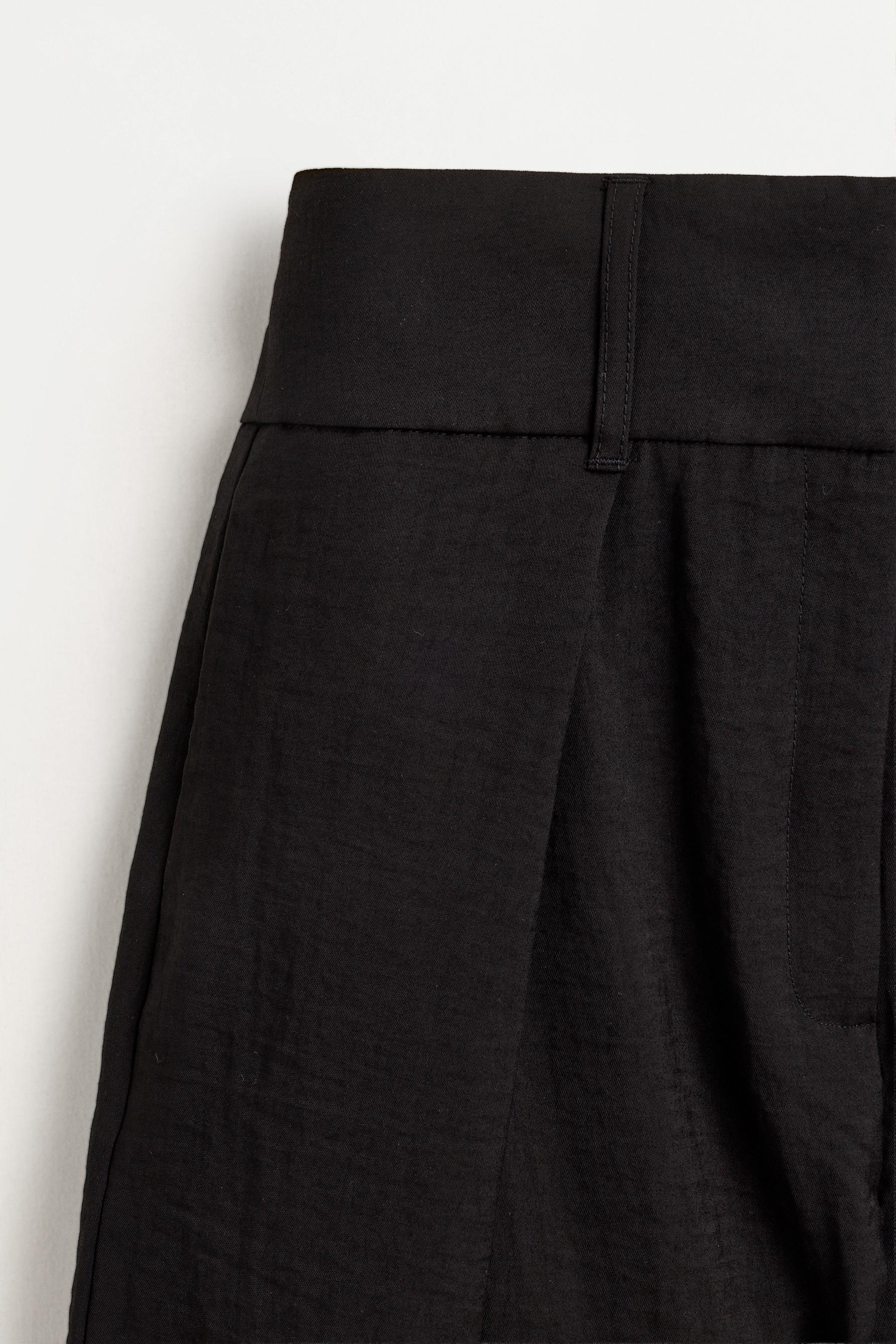 Barrel trousers with darts — BLACK