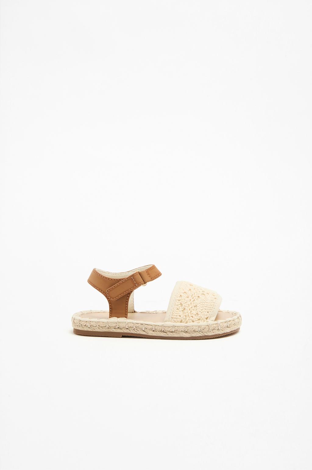 Sandalia plana crochet