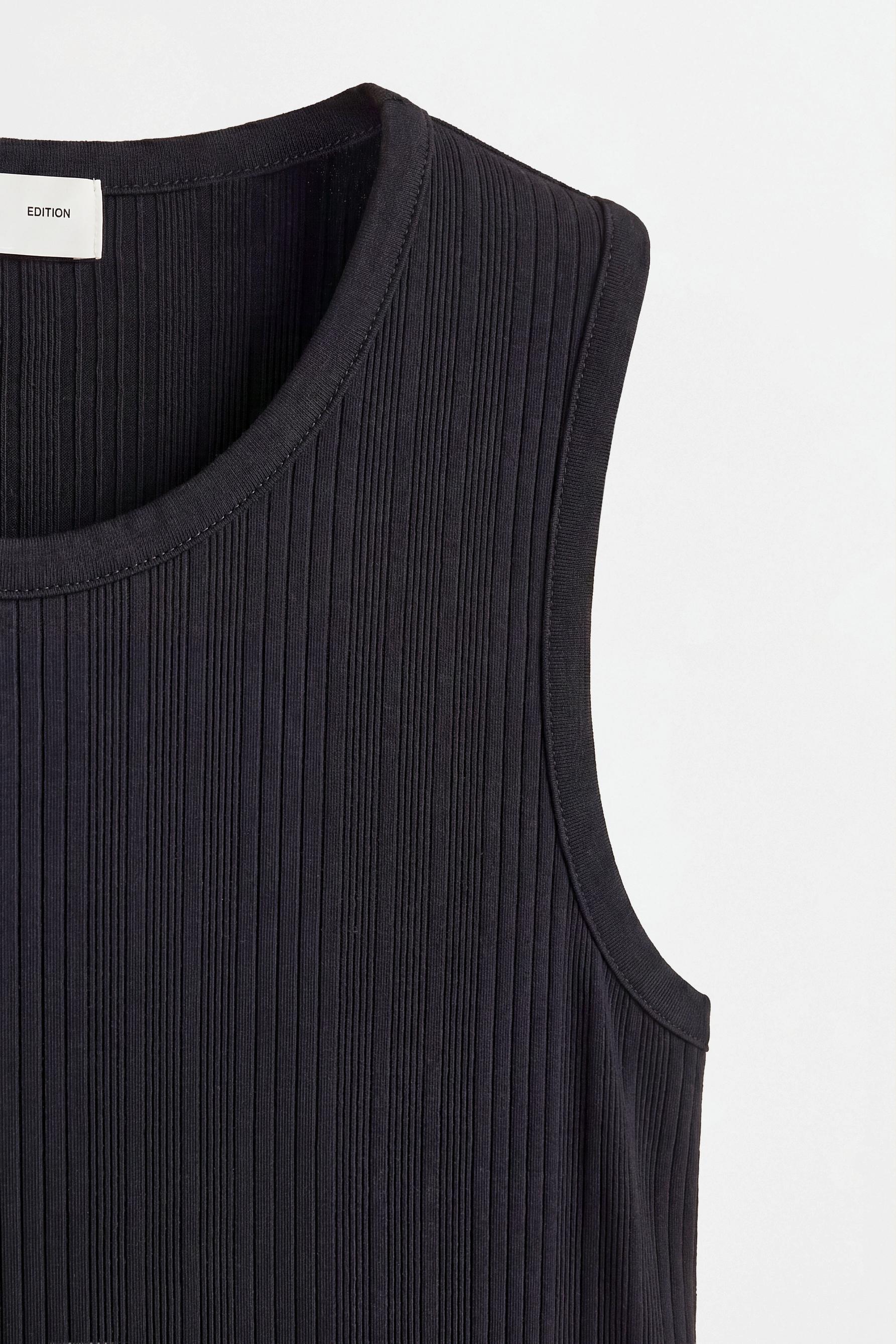 Ribbed strappy top — BLACK